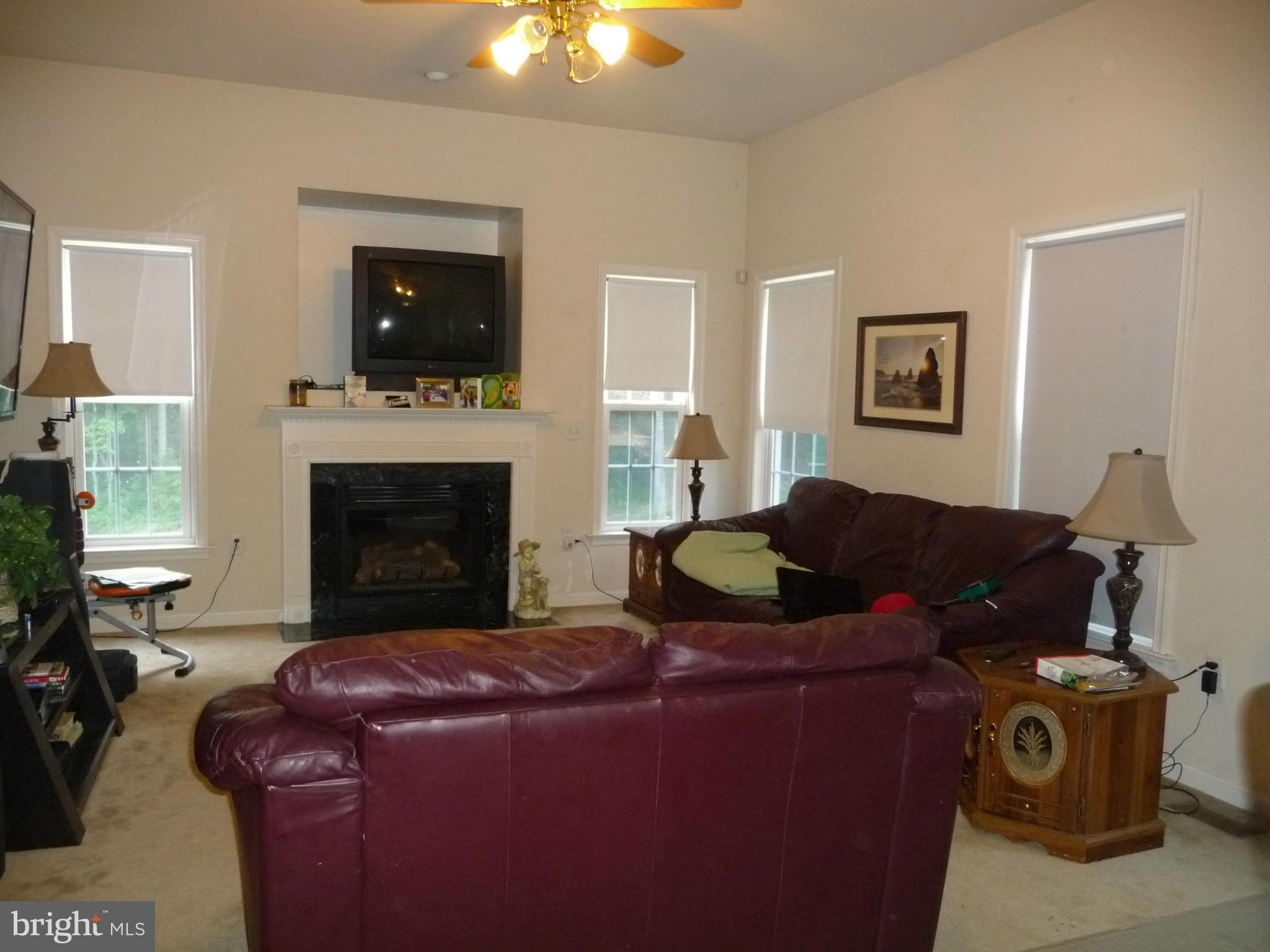 ROYAL HILLS ESTATES - Residential