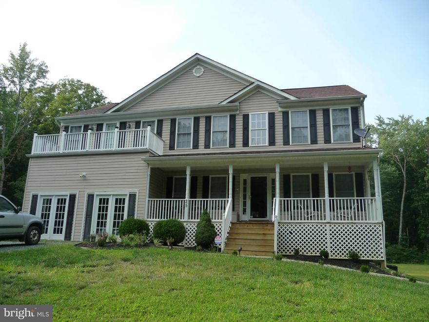 APPROX 10 MILES TO I-95..MINUTE TO CURTIS PK & GAUNTLET GOLF COURSE.. HUGE MASTER SUITE WITH 6X6 BALCONY, SOAKING TUB, SEPARATE VANITIES..LARGE WALK-IN CLOSETS.. FULLY FINISHED BASEMENT WITH BEDROOM/FAMILY ROOM/FULL BATH AND KITCHEN.