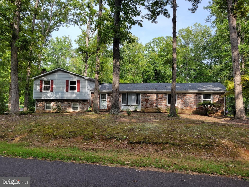 Photo of 101 Silver Spring Drive, LOCUST GROVE, VA 22508 (MLS # VAOR2015174)