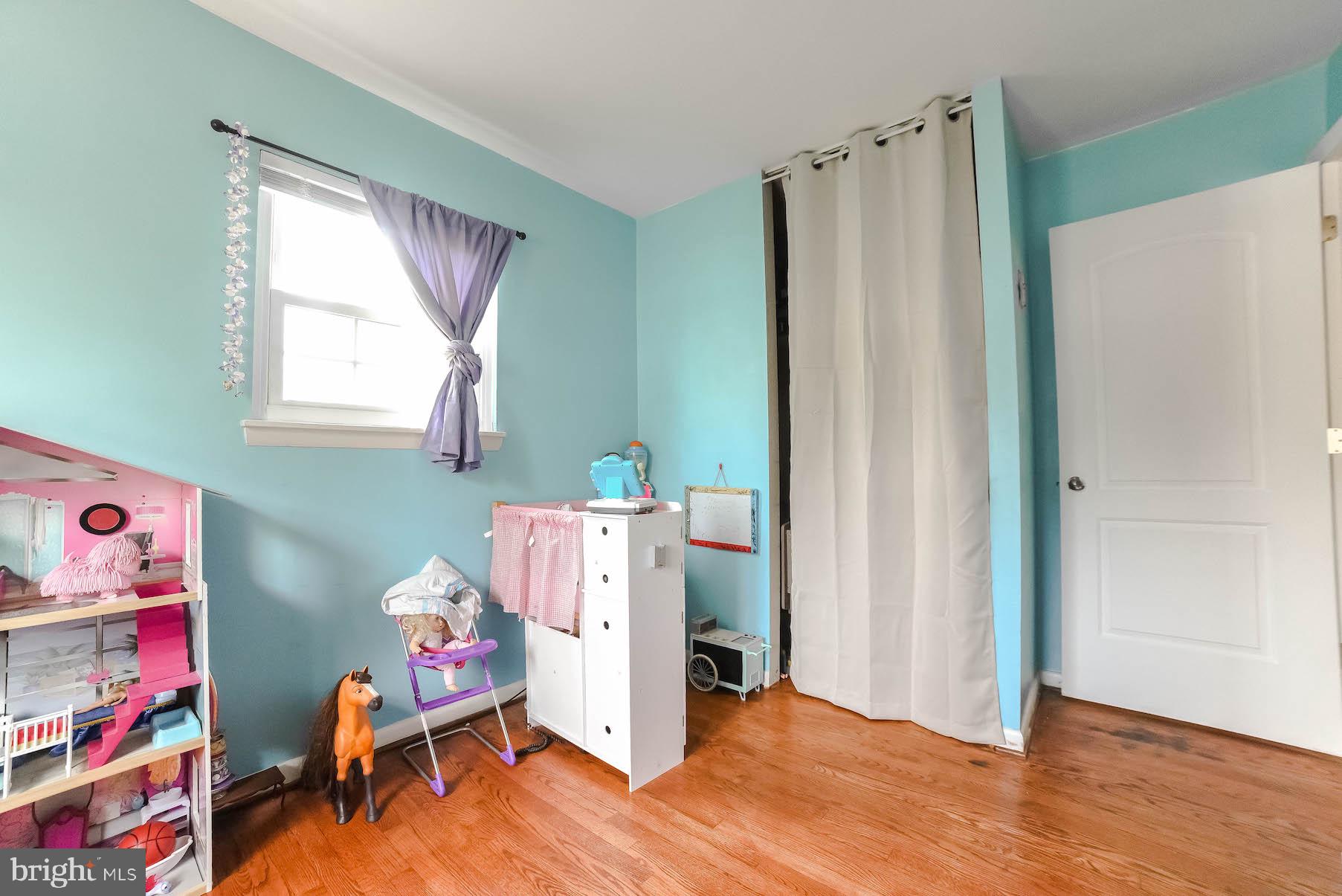 CAPITAL ESTATES - Residential