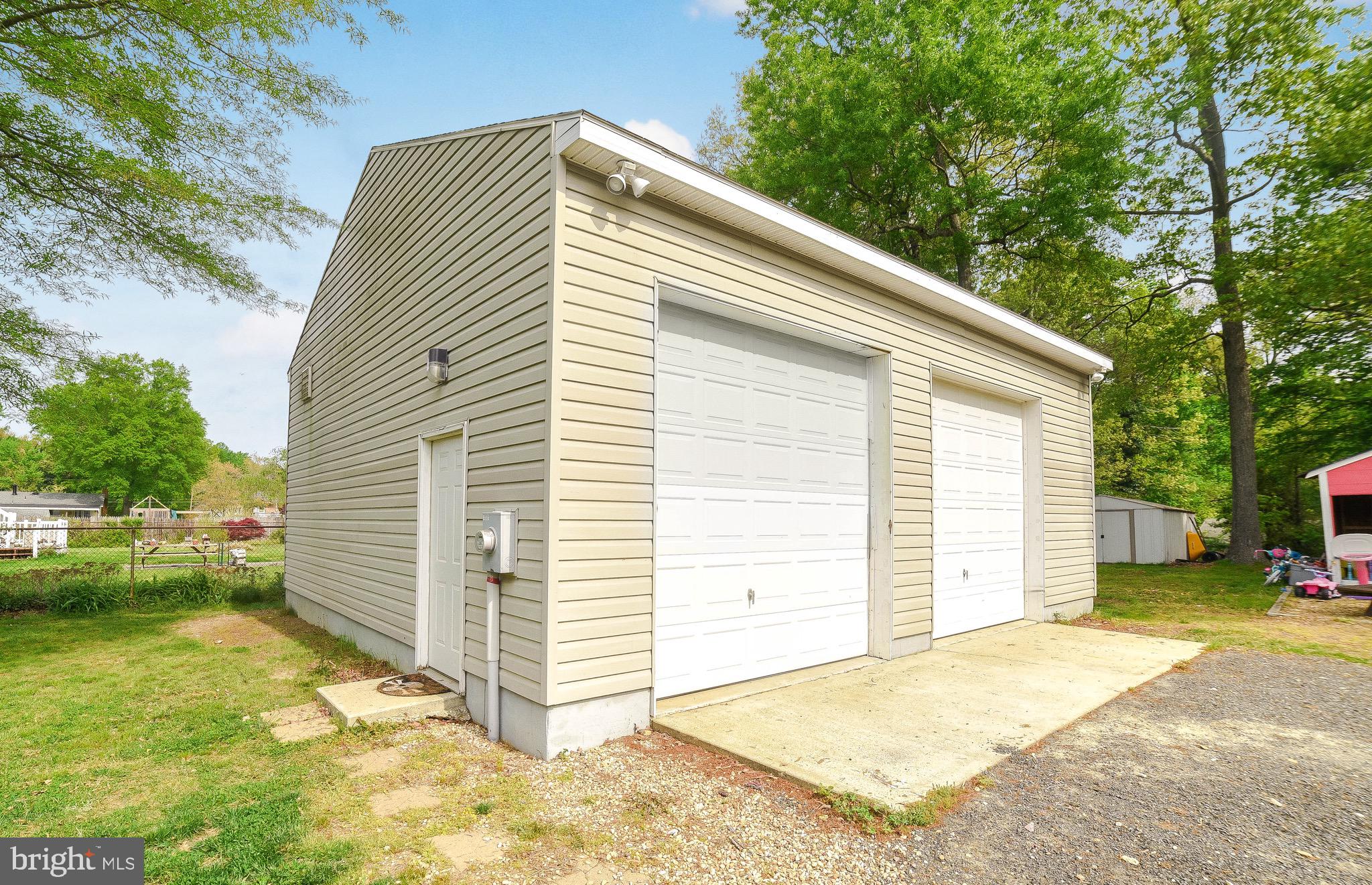 CAPITAL ESTATES - Residential