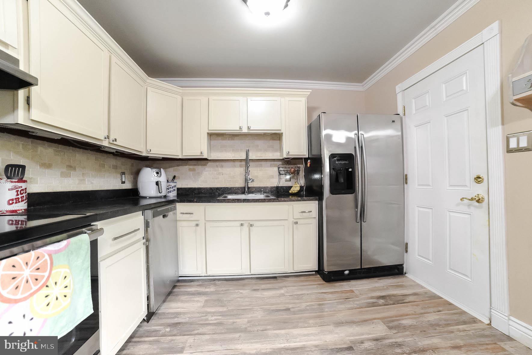 CAPITAL ESTATES - Residential