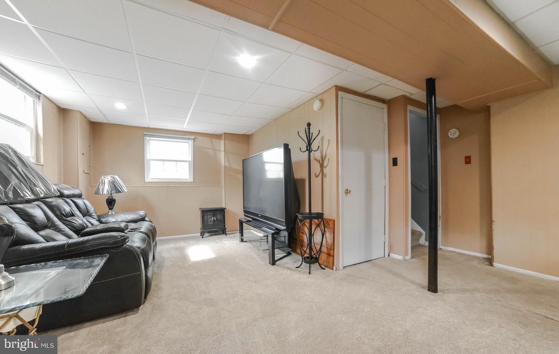 CAPITAL ESTATES - Residential