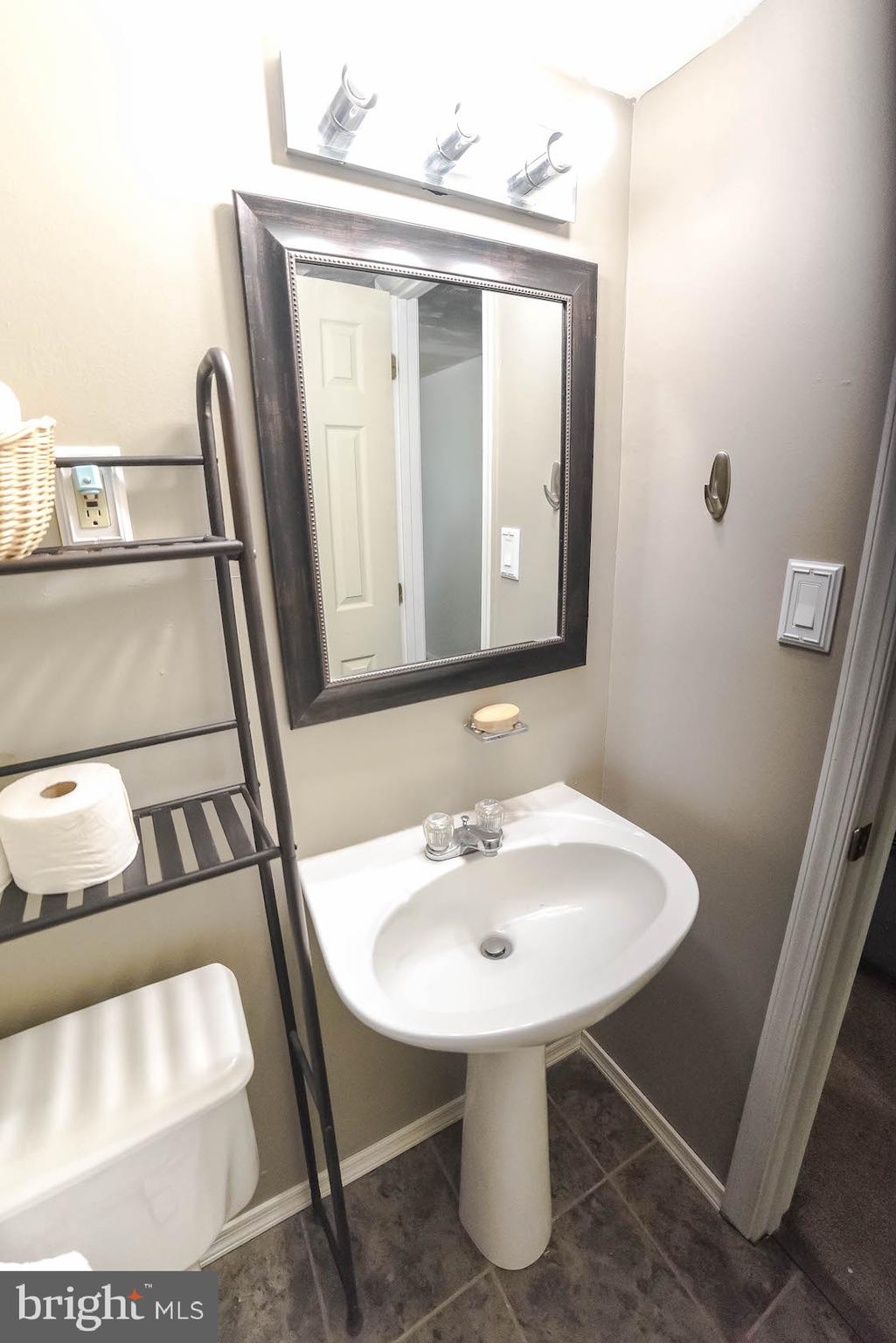 CAPITAL ESTATES - Residential