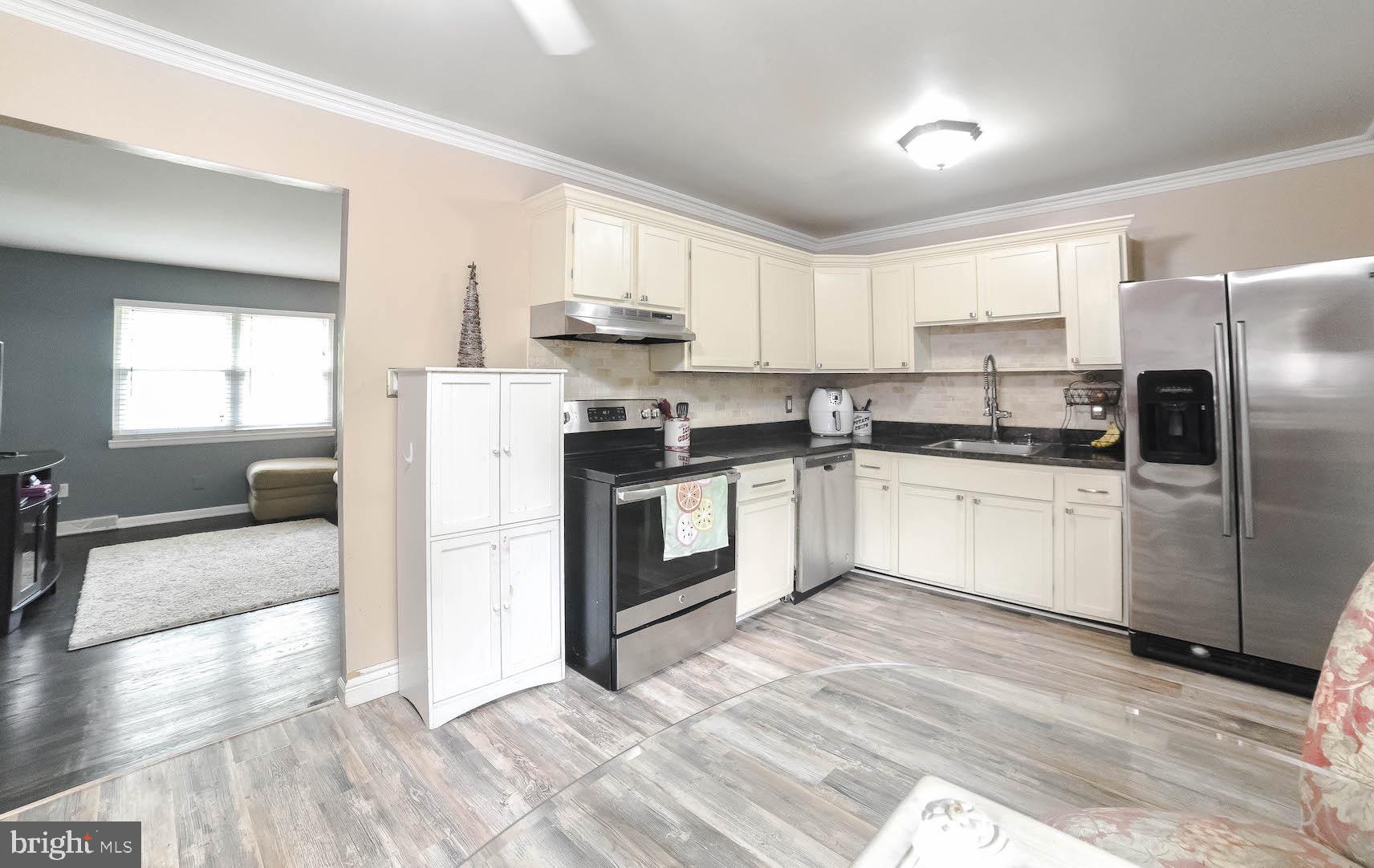 CAPITAL ESTATES - Residential