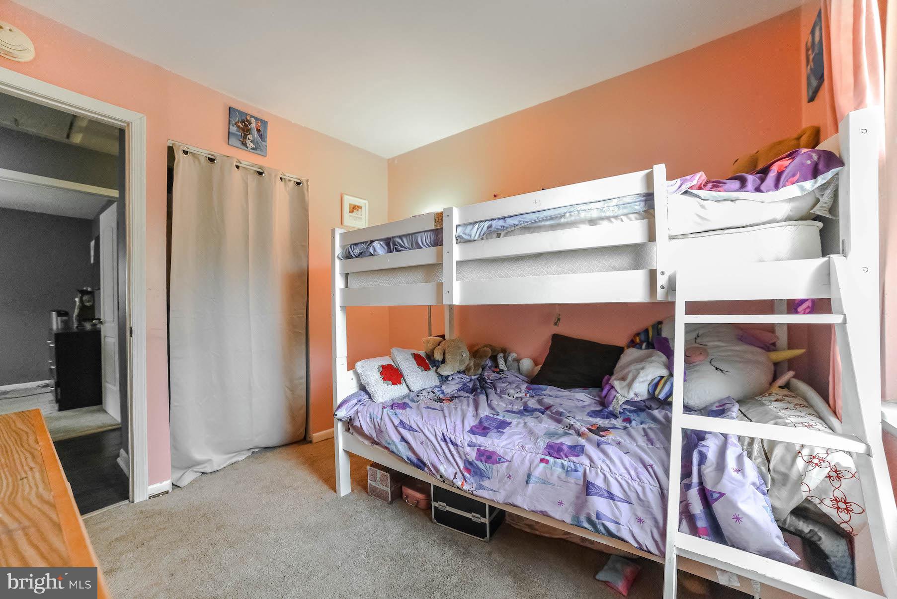 CAPITAL ESTATES - Residential