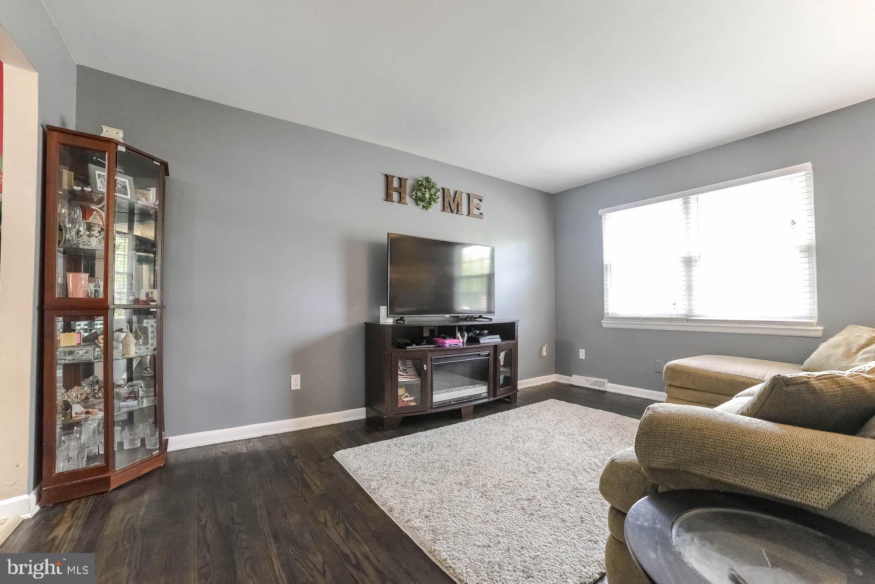 CAPITAL ESTATES - Residential