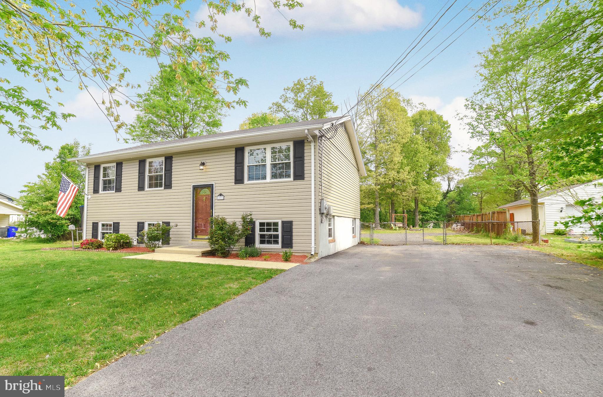 CAPITAL ESTATES - Residential