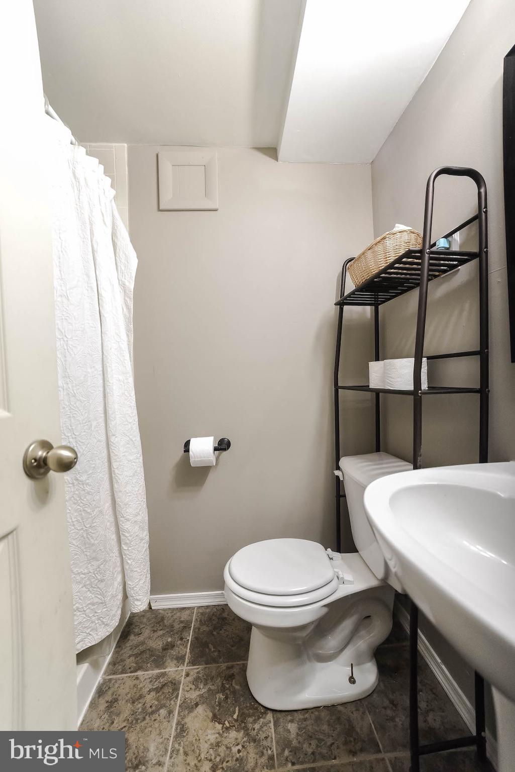 CAPITAL ESTATES - Residential