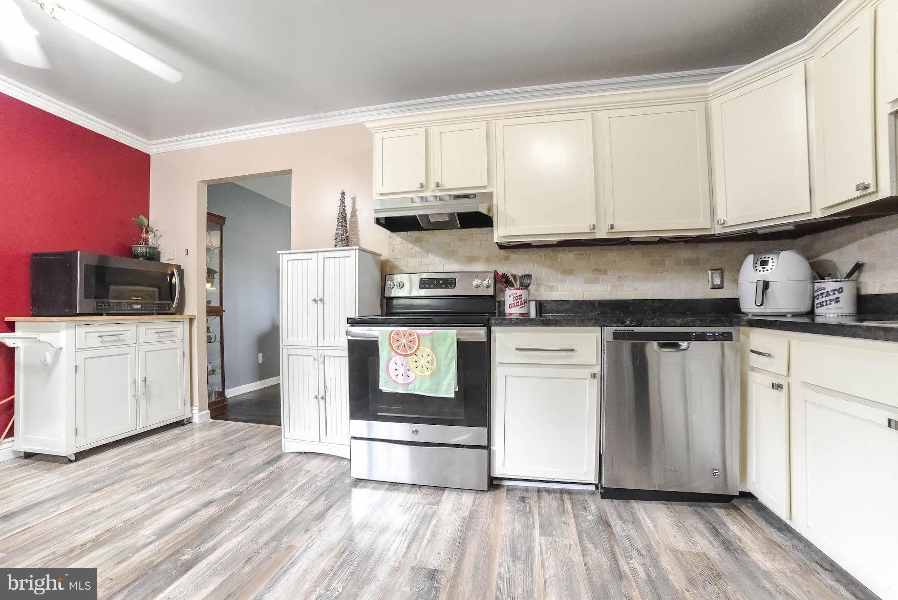 CAPITAL ESTATES - Residential