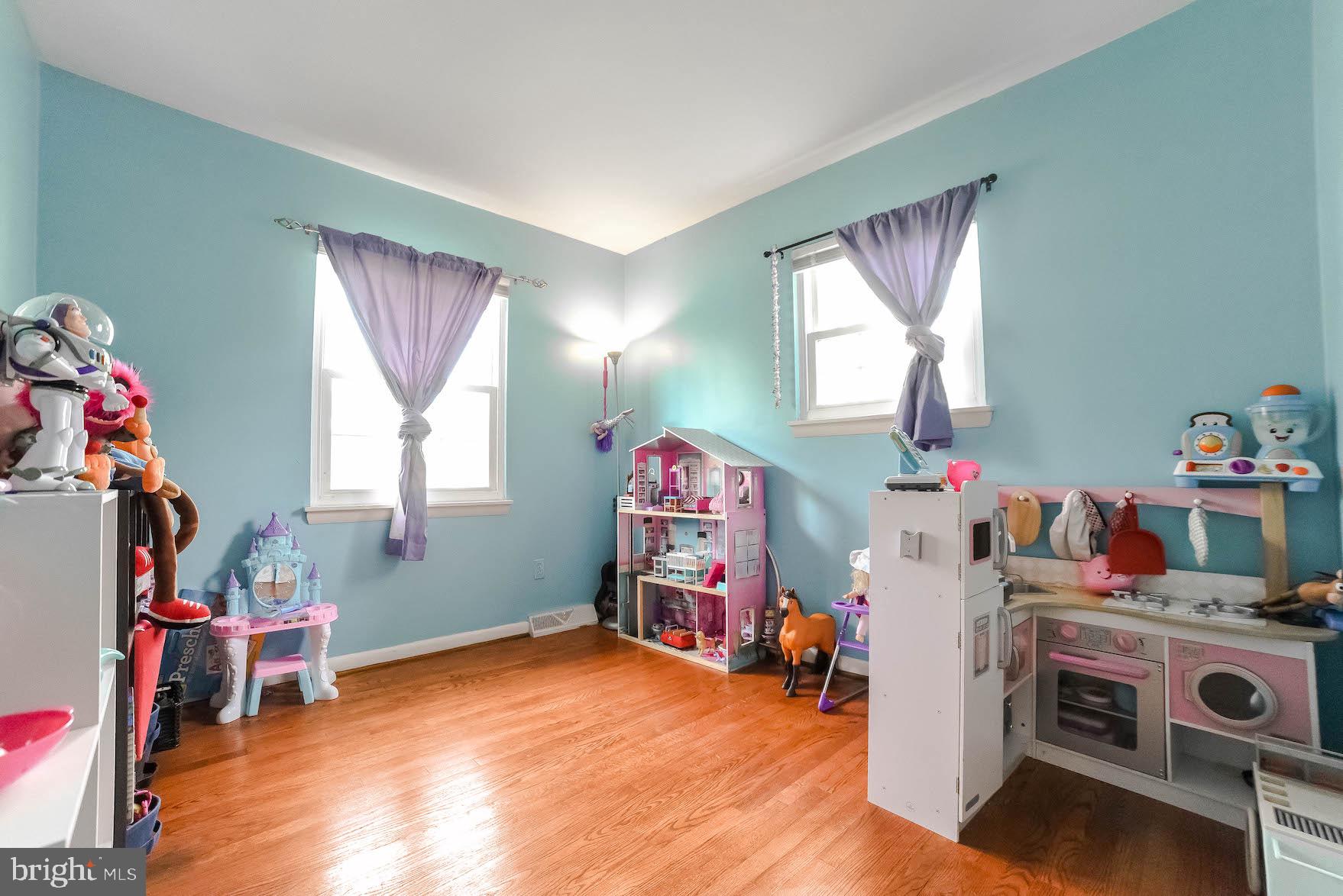 CAPITAL ESTATES - Residential