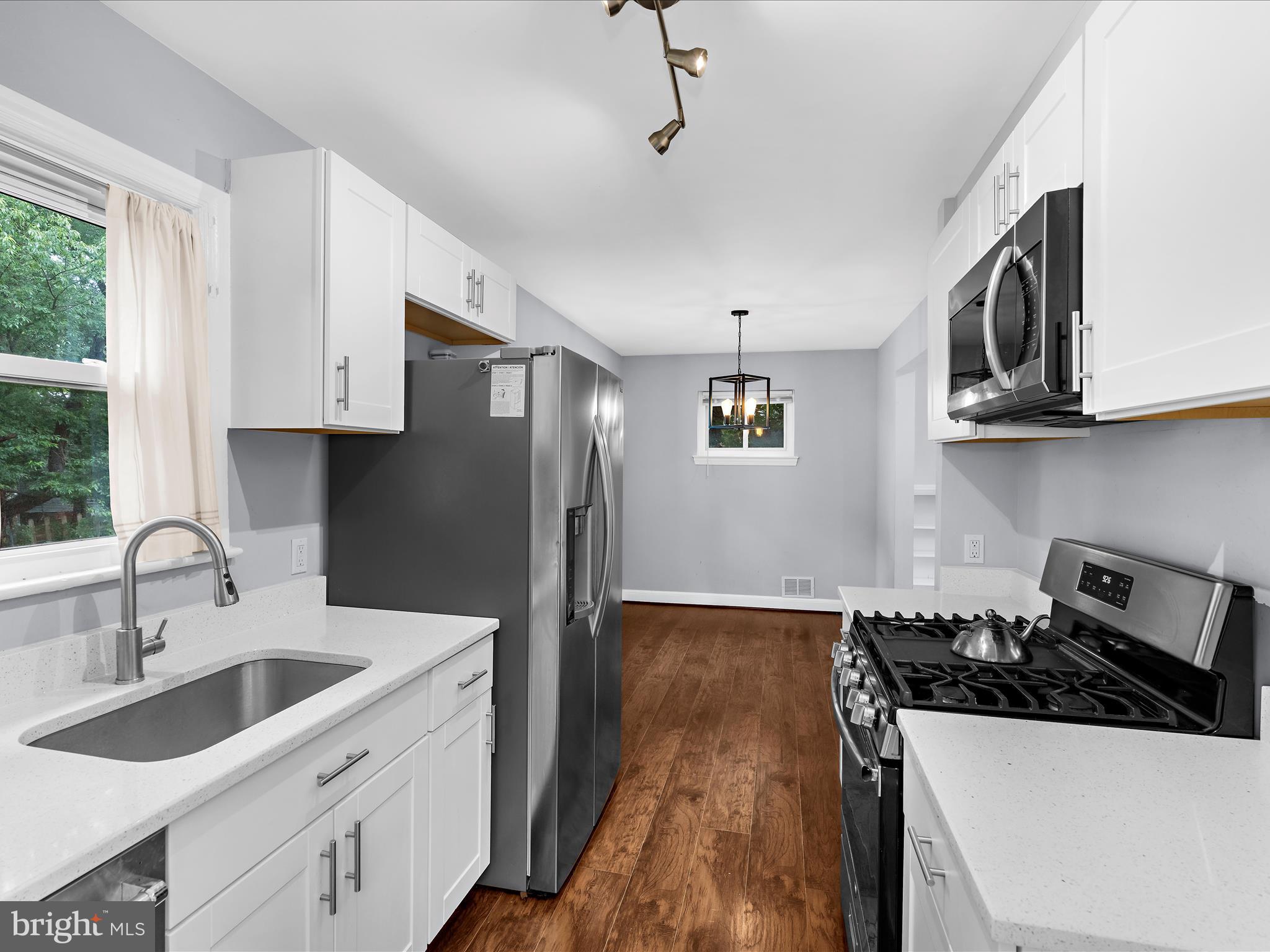 CAROLE HIGHLANDS - Residential