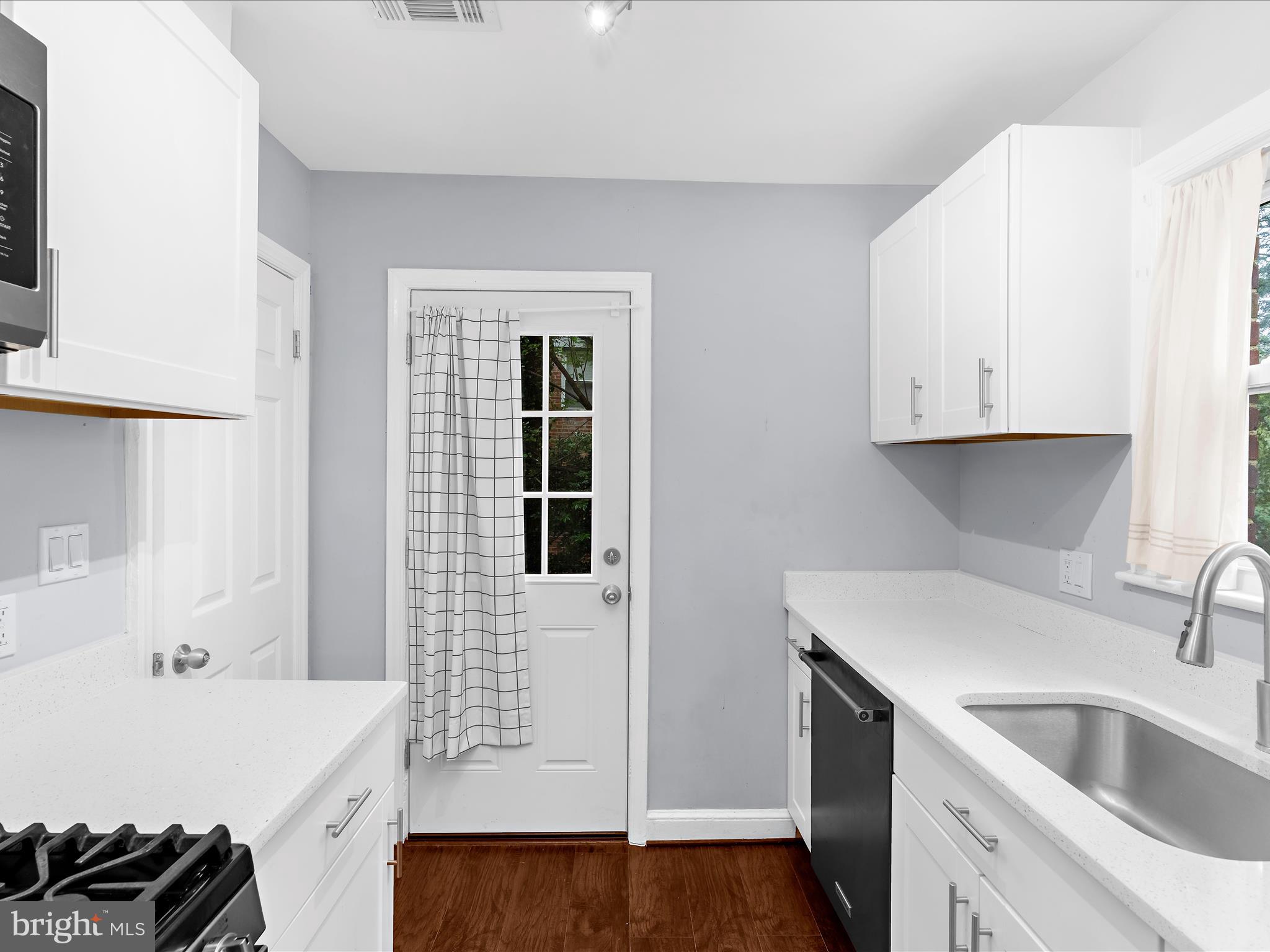 CAROLE HIGHLANDS - Residential