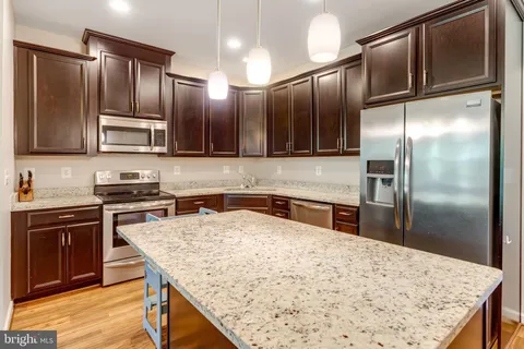 MLS: VAPW2094196