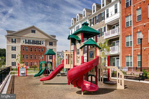 CREEKSTONE VILLAGE - Residential Lease