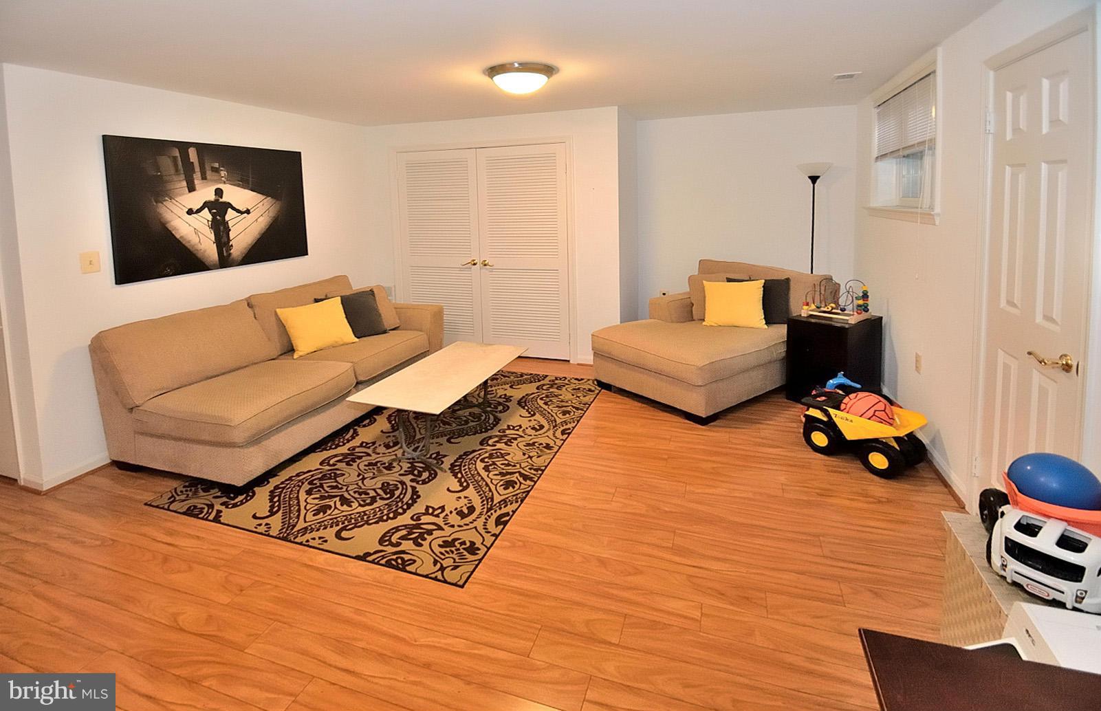 RESTON - Residential