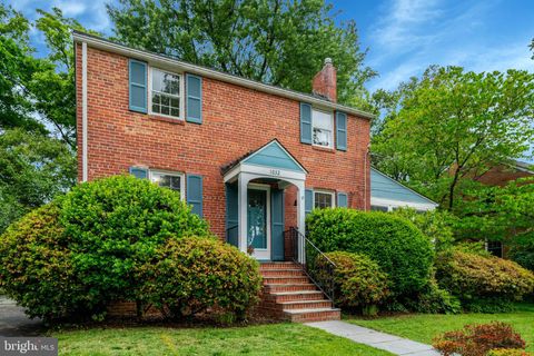 Photo of 1032 N Montana Street, ARLINGTON, VA 22205 (MLS # VAAR2072192)