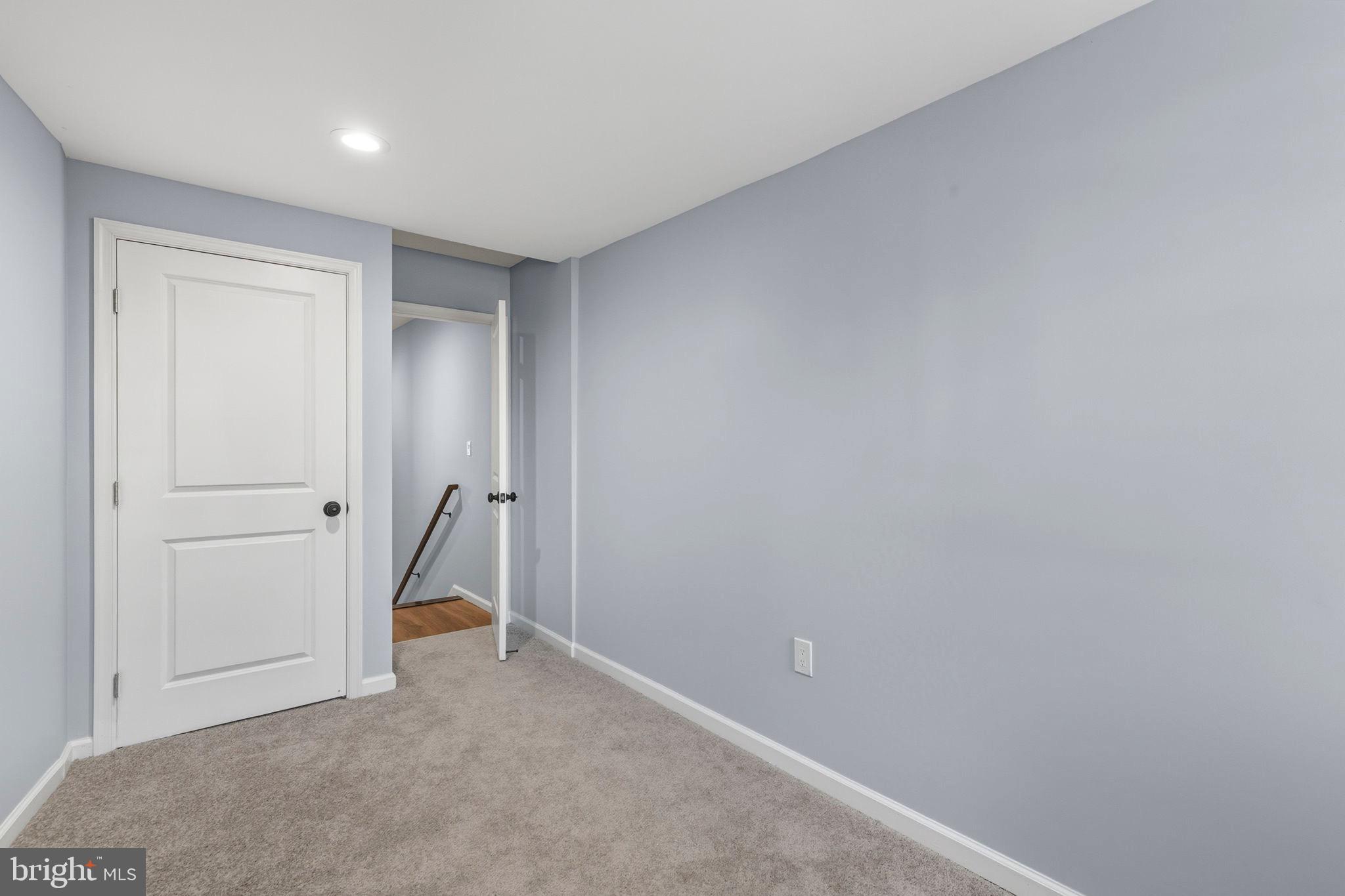 BROADWAY EAST - Residential