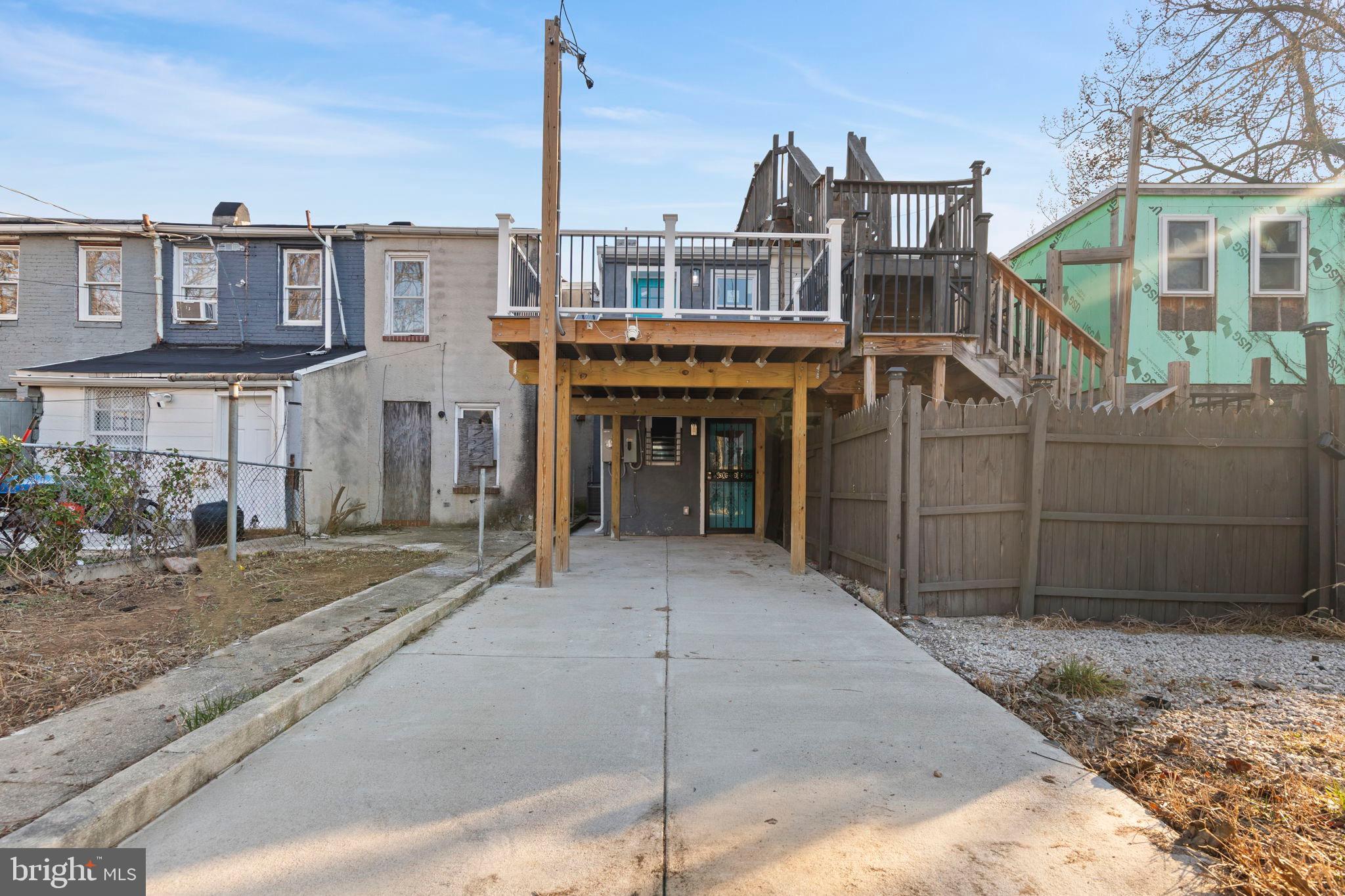 BROADWAY EAST - Residential