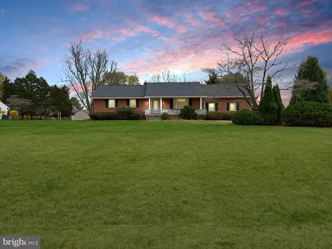 25009 Silver Crest Drive, Gaithersburg, MD MLS: MDMC2173274
