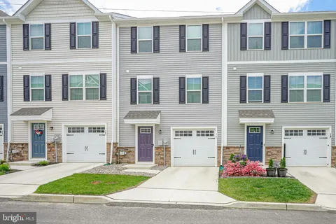 MLS: NJCD2116952