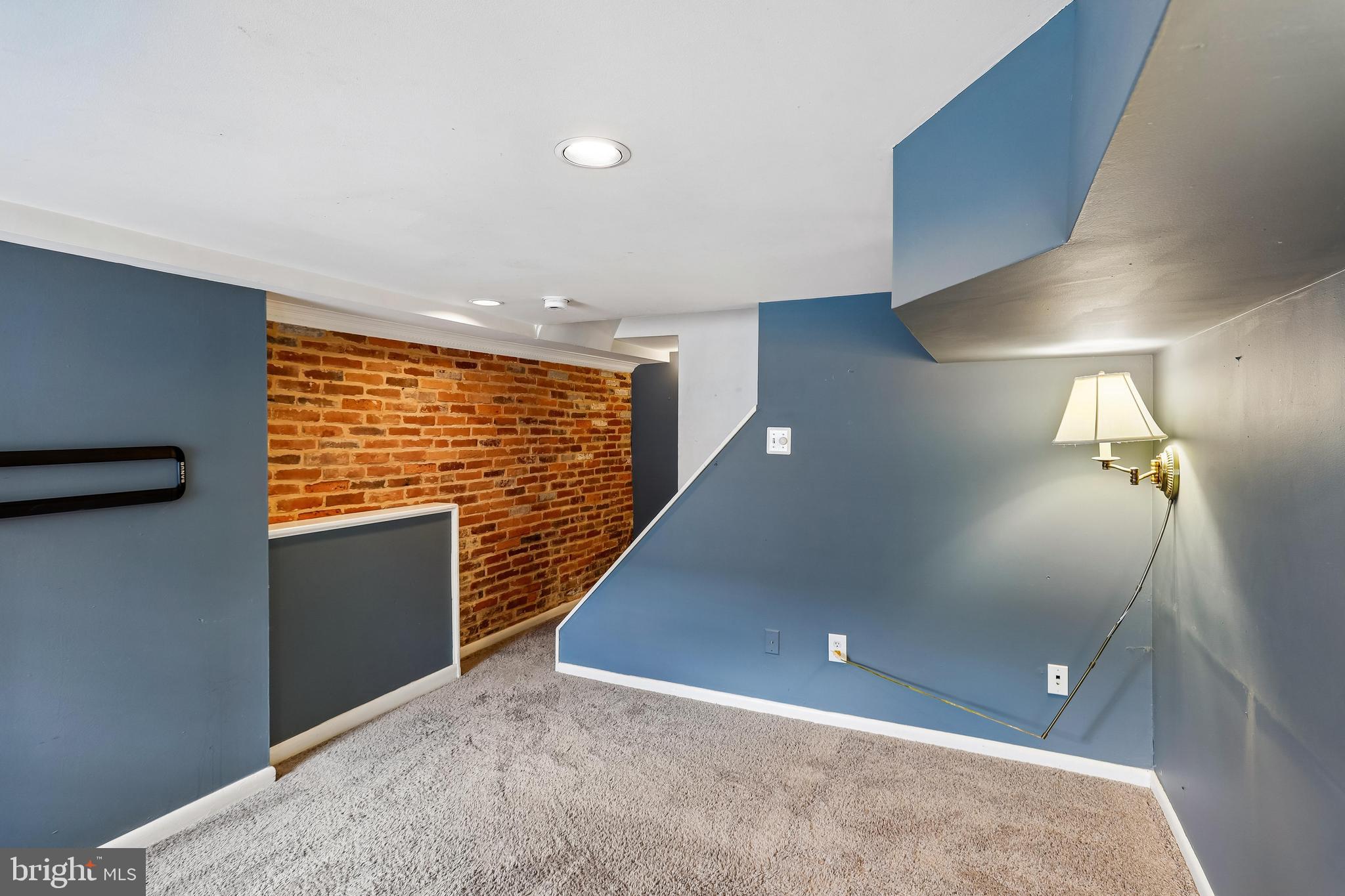 RIVERSIDE - Residential