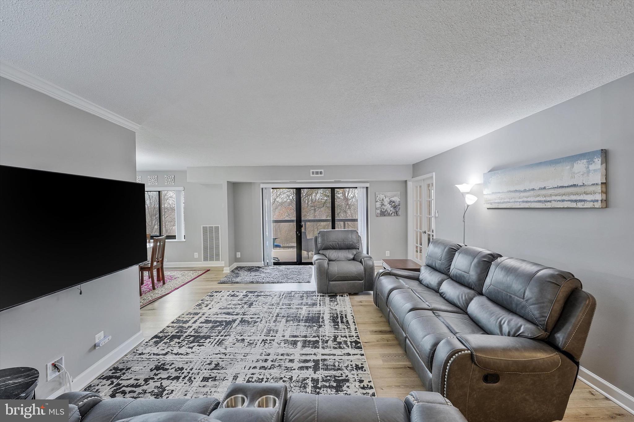 309 YOAKUM PARKWAY 807