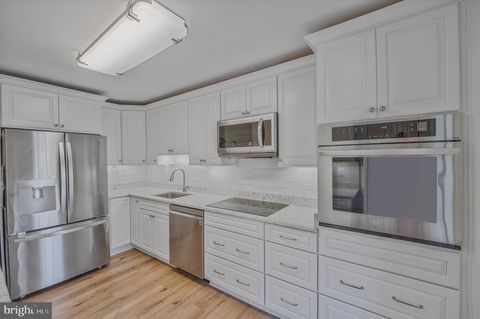 Condo For Sale - 309 Yoakum Parkway #807<br/> ALEXANDRIA, VA 22304