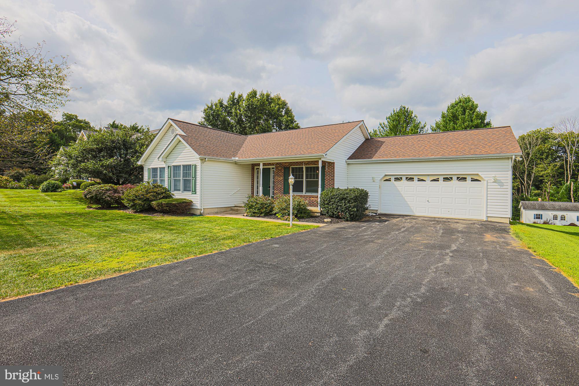 COACH & FOUR - Residential