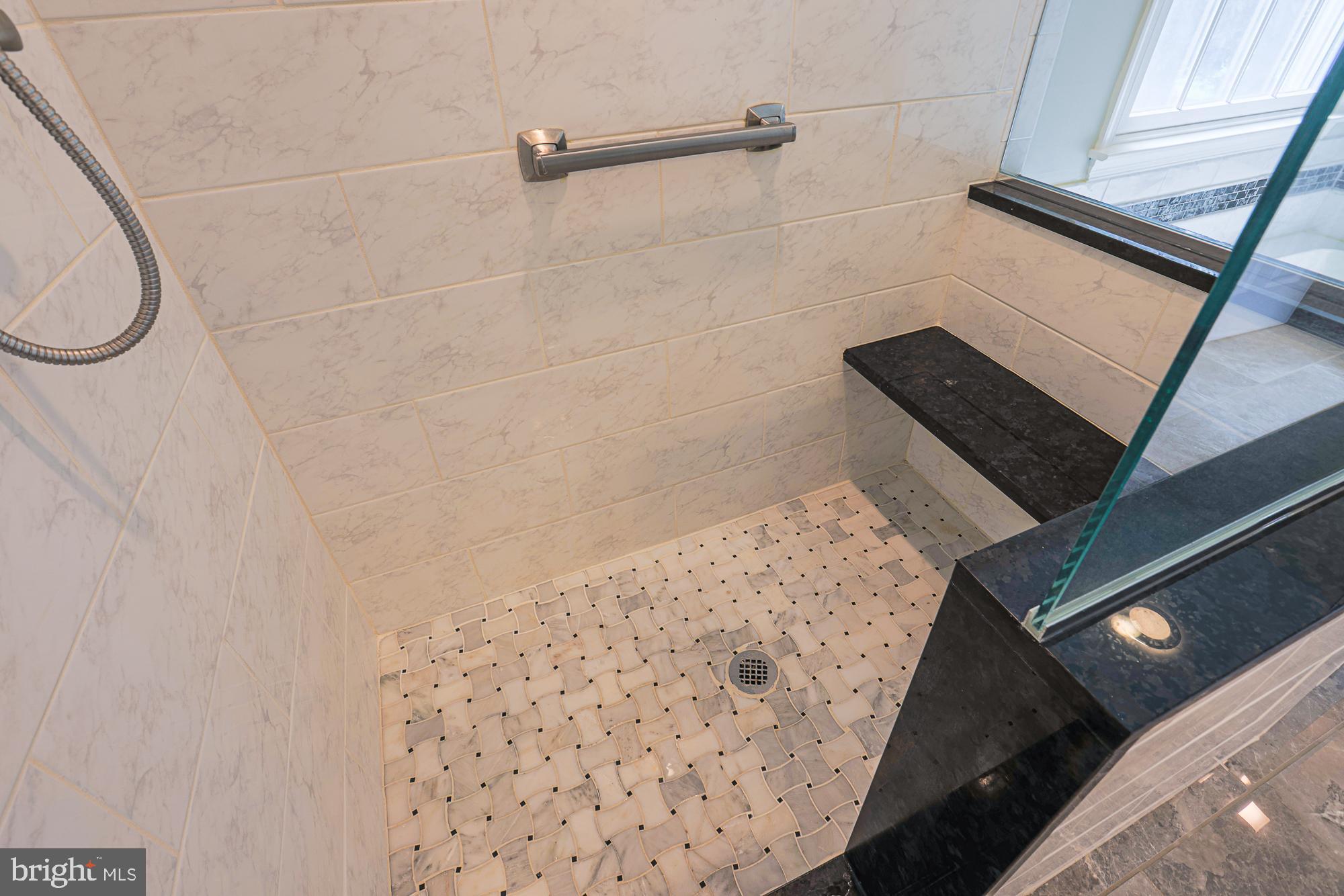 COACH & FOUR - Residential