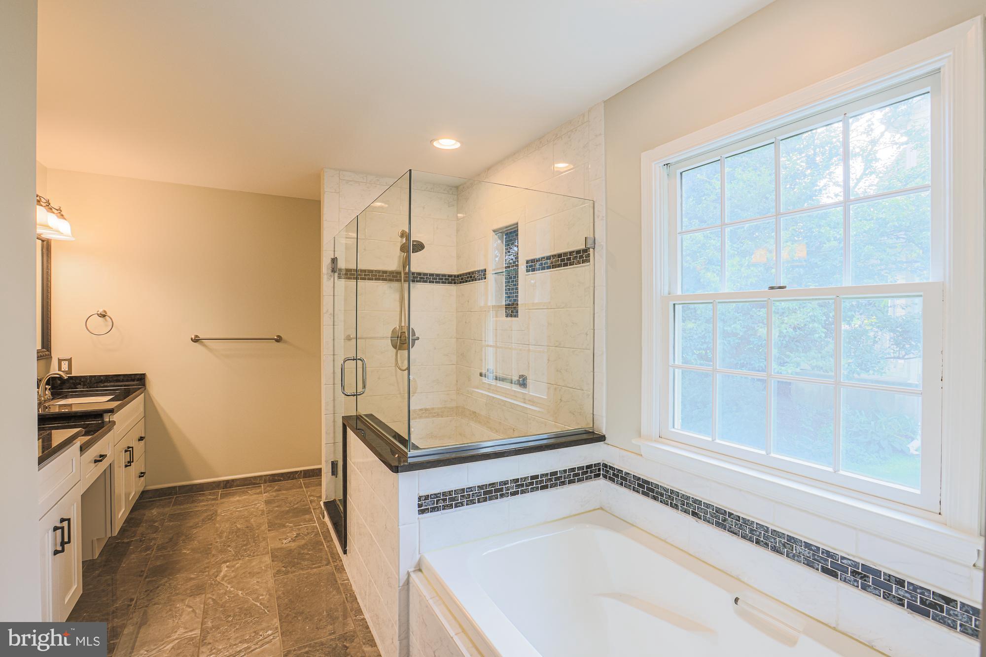 COACH & FOUR - Residential