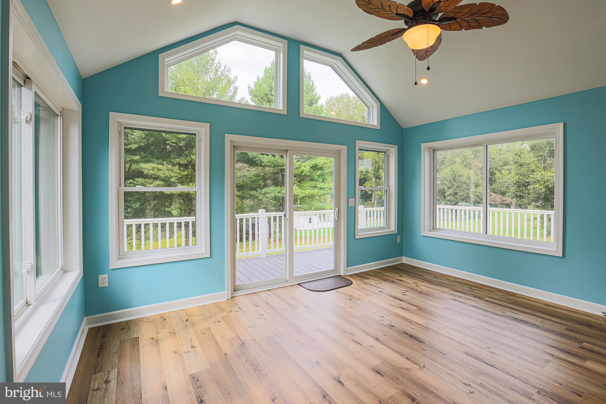 COACH & FOUR - Residential