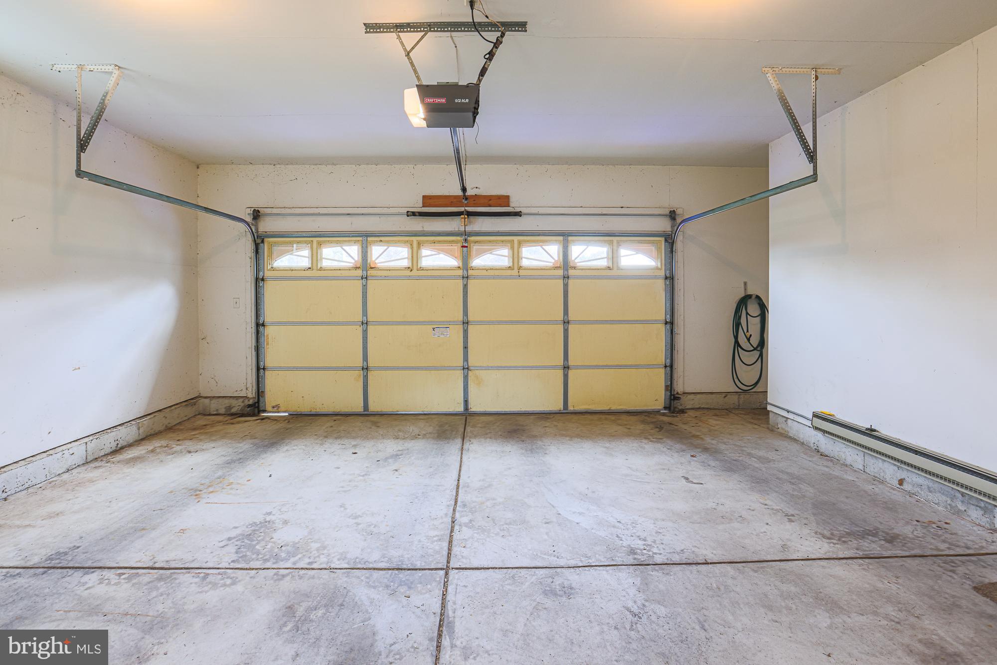 COACH & FOUR - Residential