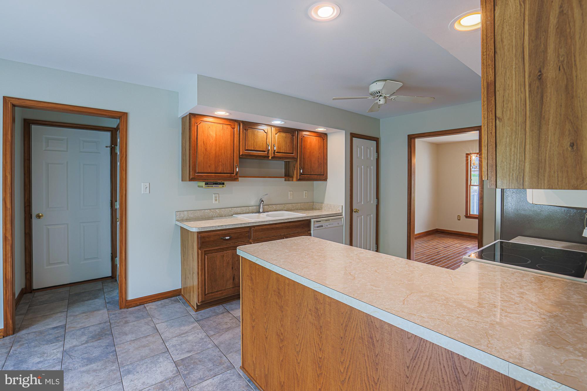 COACH & FOUR - Residential