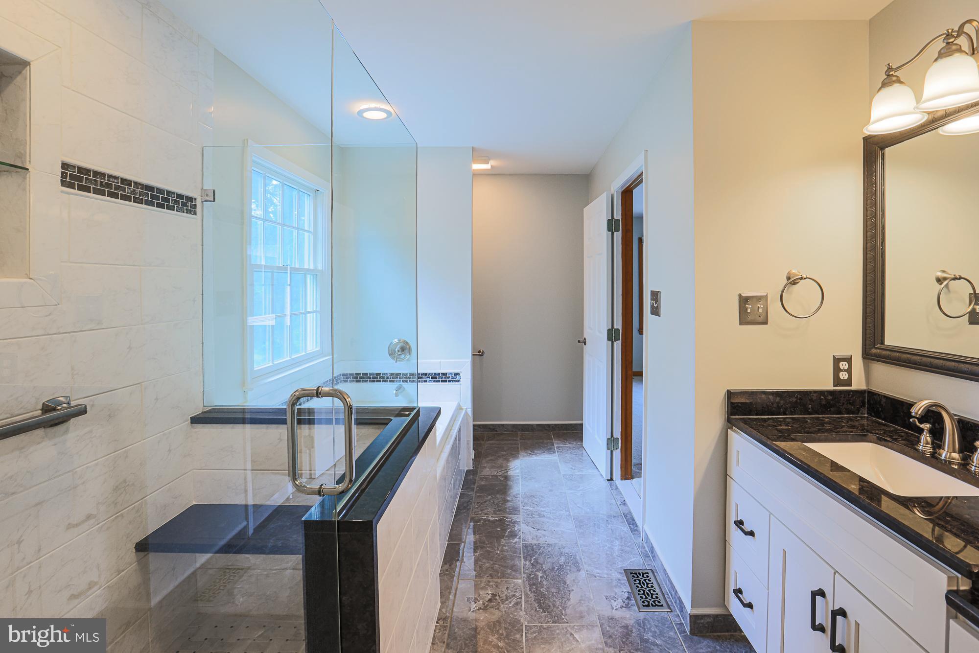 COACH & FOUR - Residential