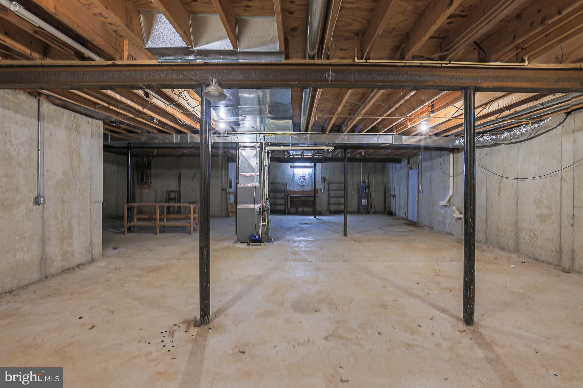 COACH & FOUR - Residential