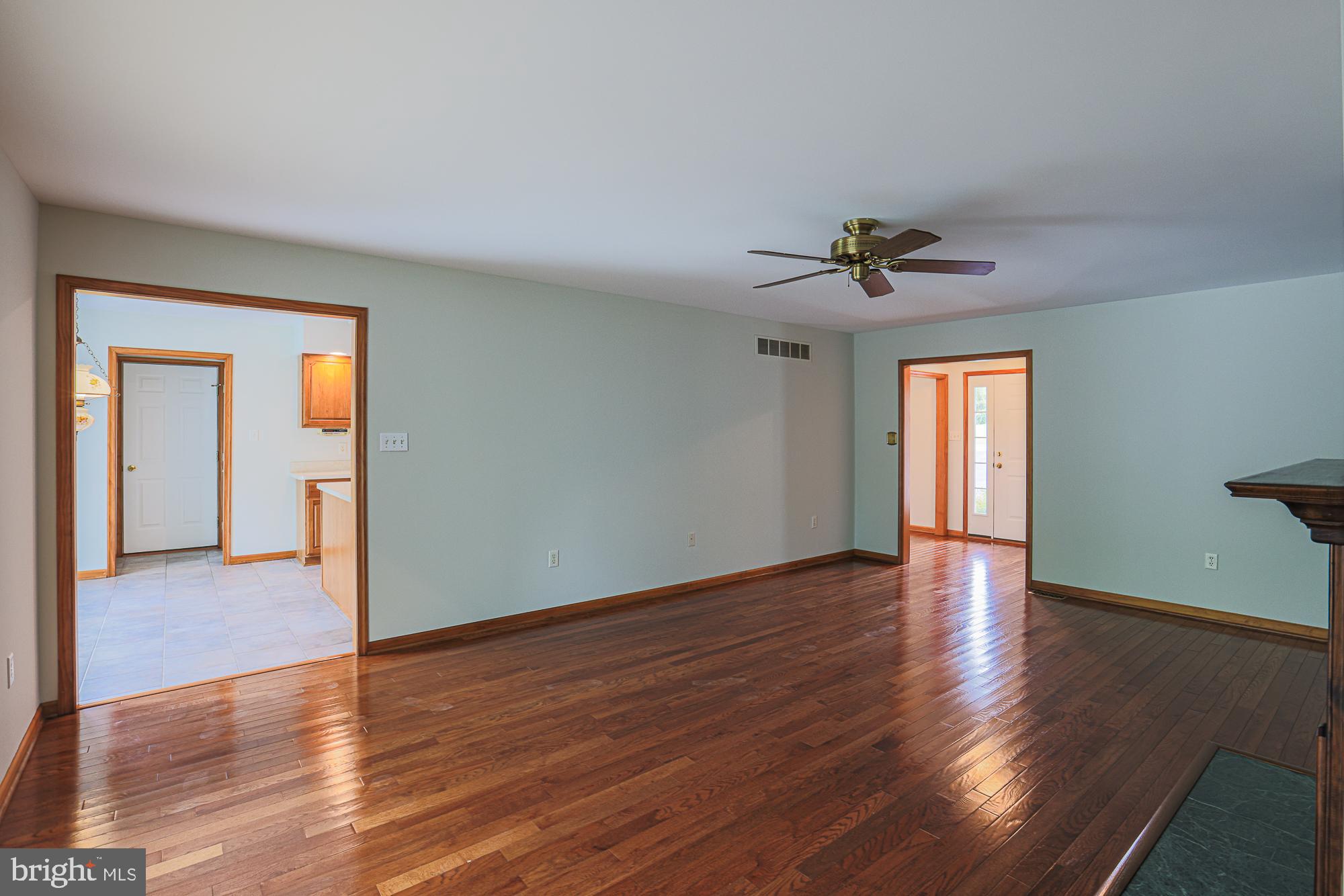 COACH & FOUR - Residential