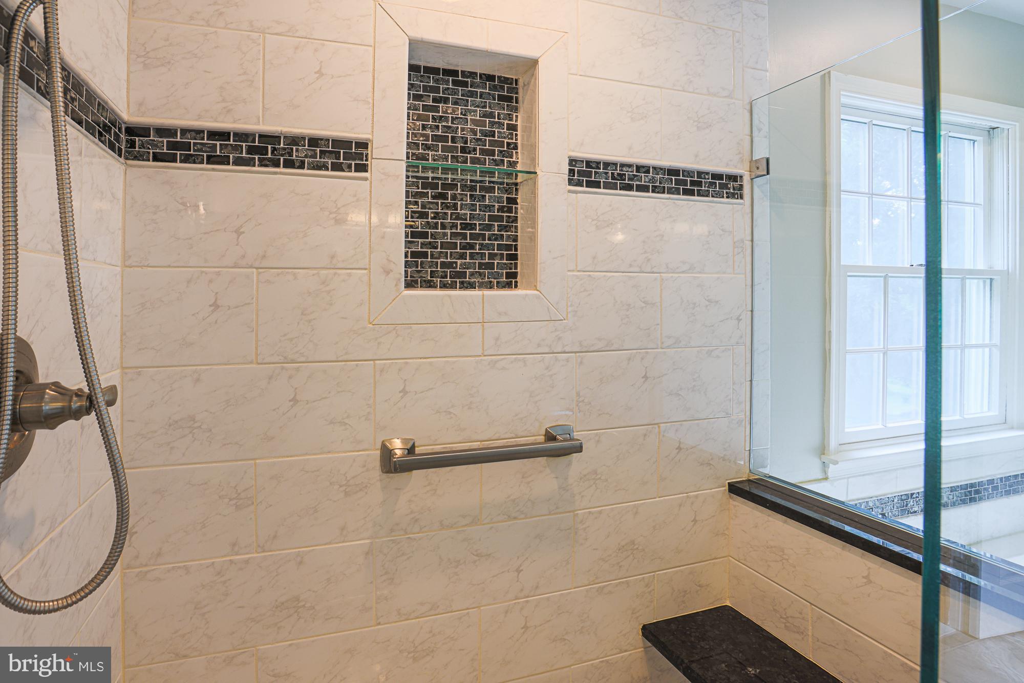 COACH & FOUR - Residential