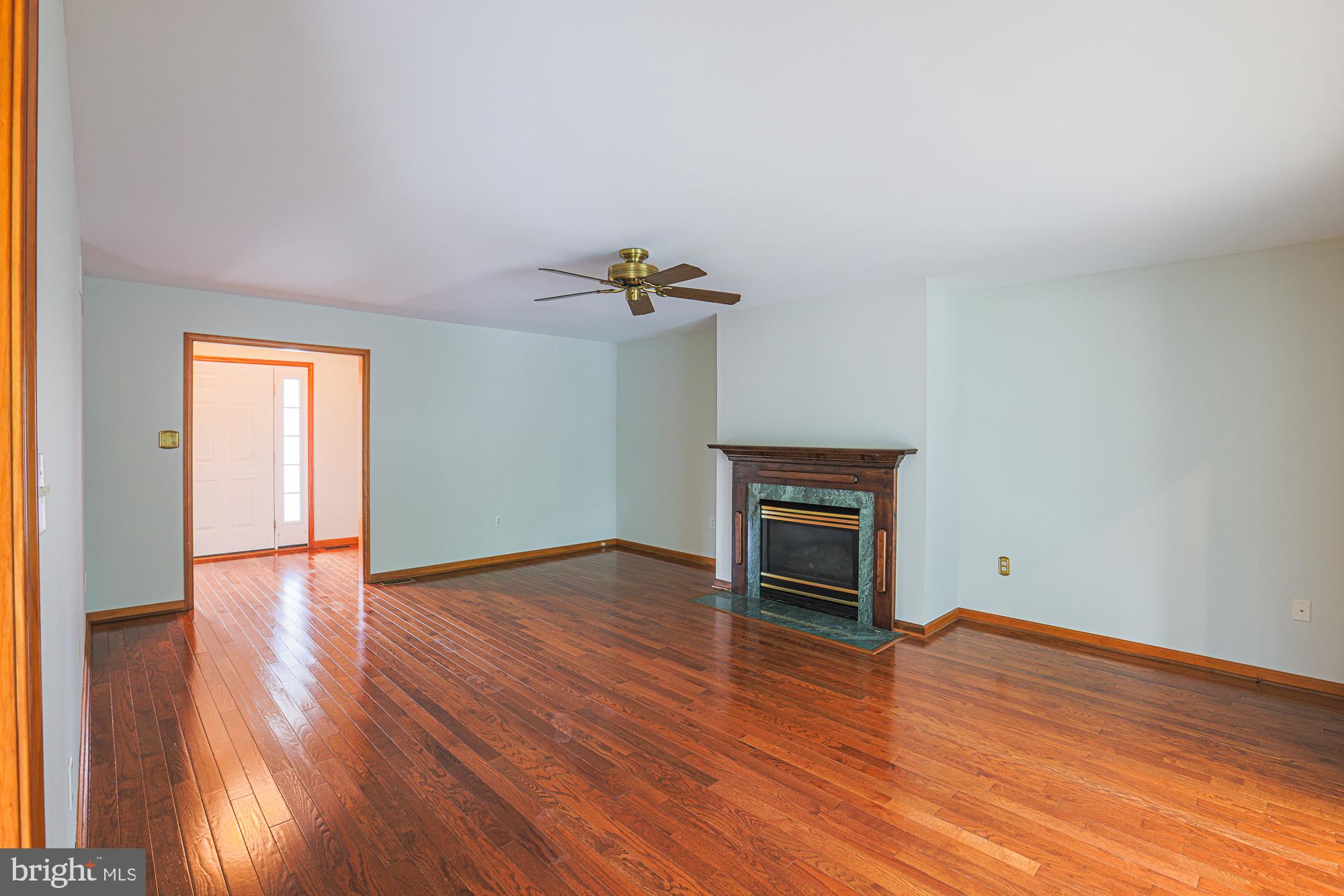 COACH & FOUR - Residential