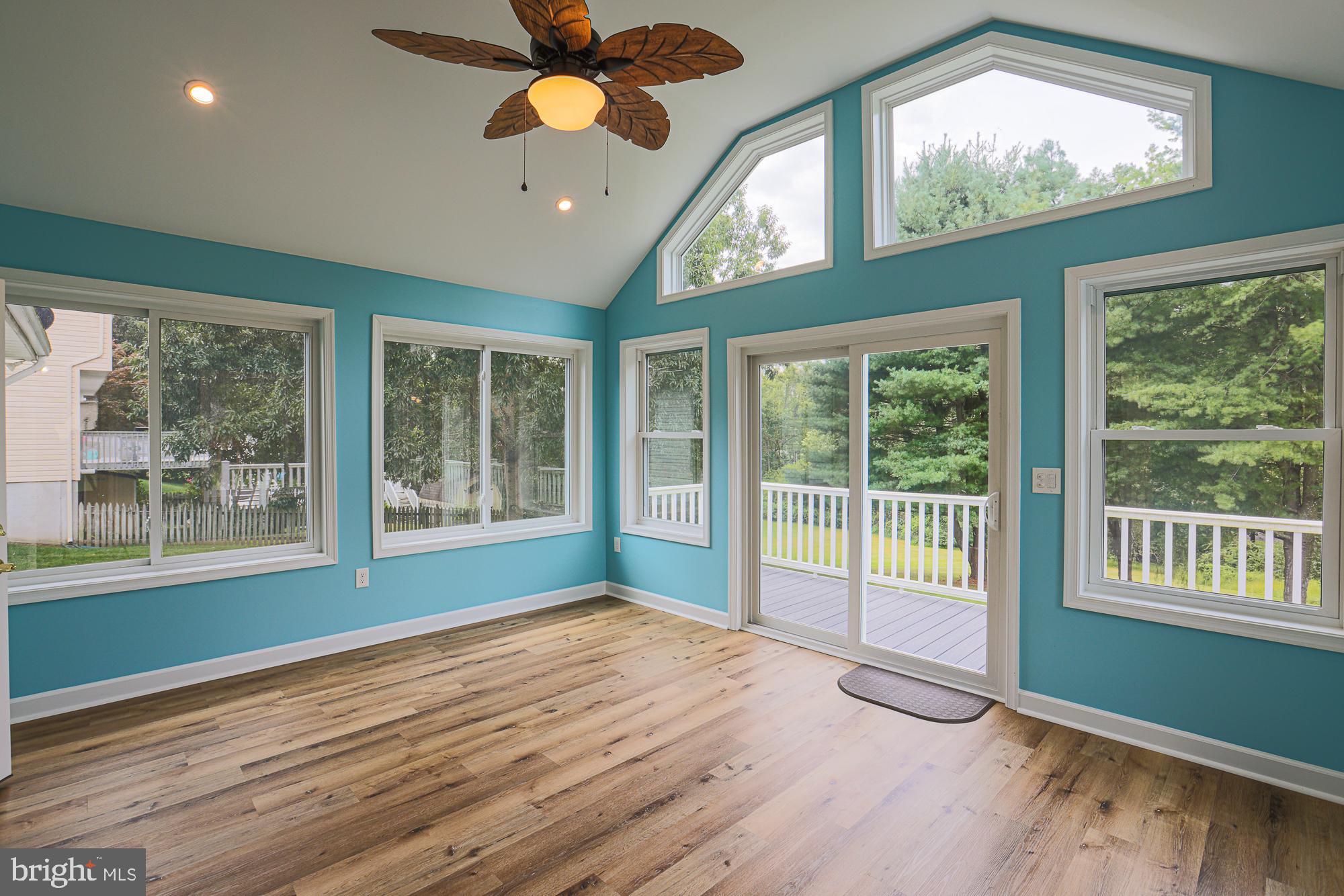 COACH & FOUR - Residential