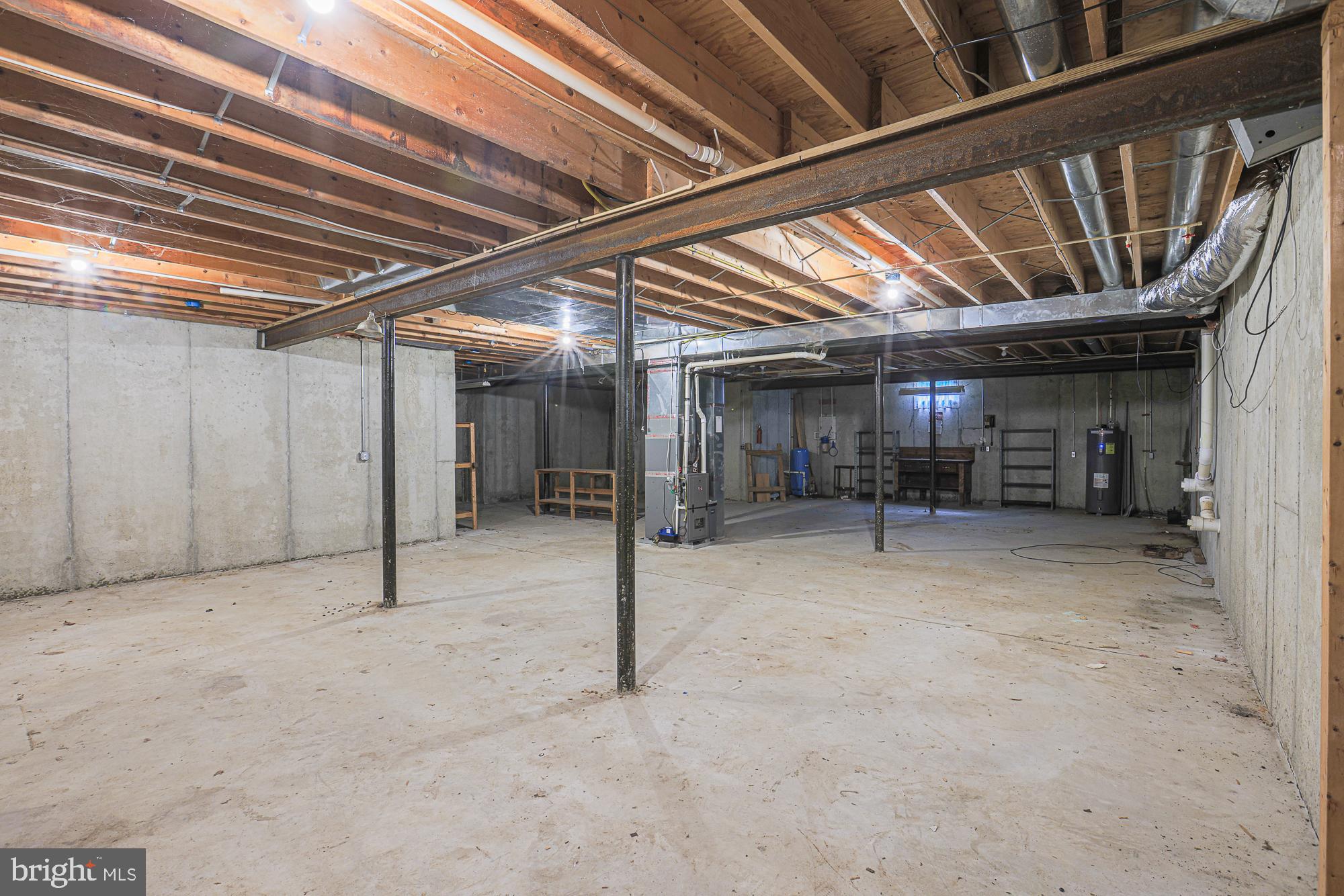 COACH & FOUR - Residential