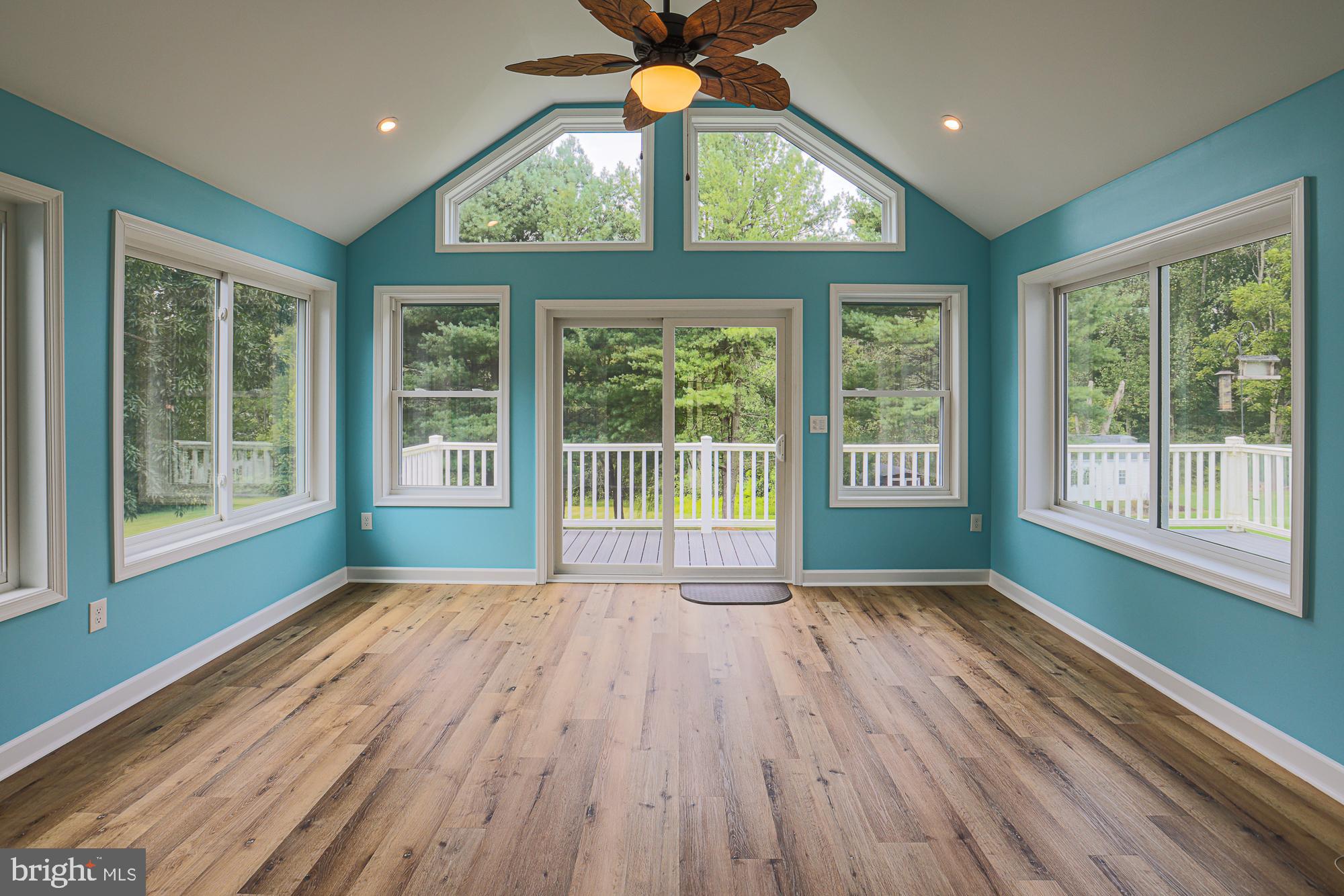 COACH & FOUR - Residential