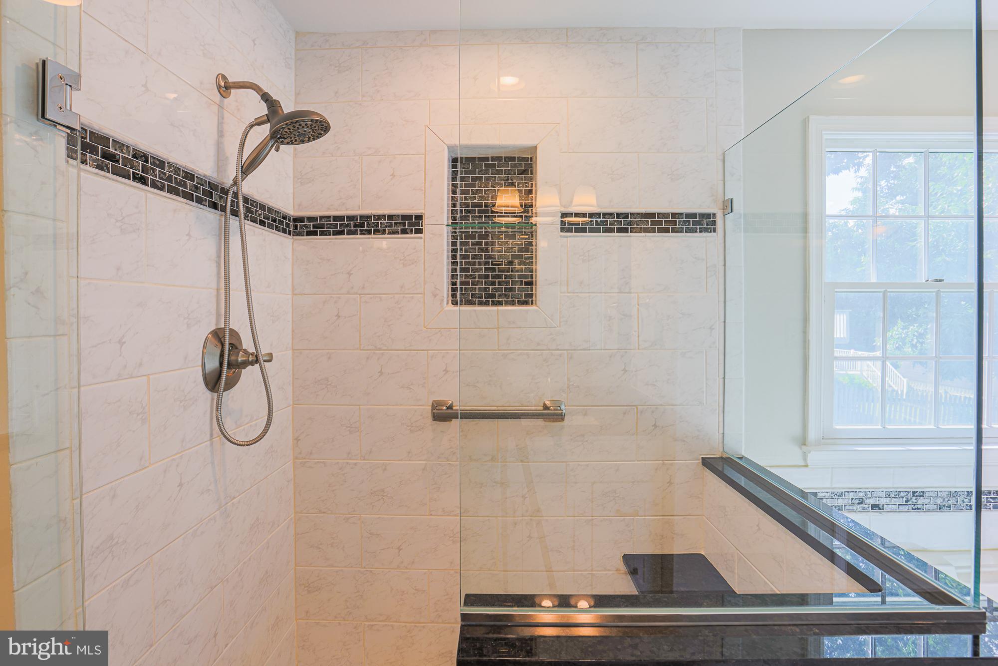 COACH & FOUR - Residential