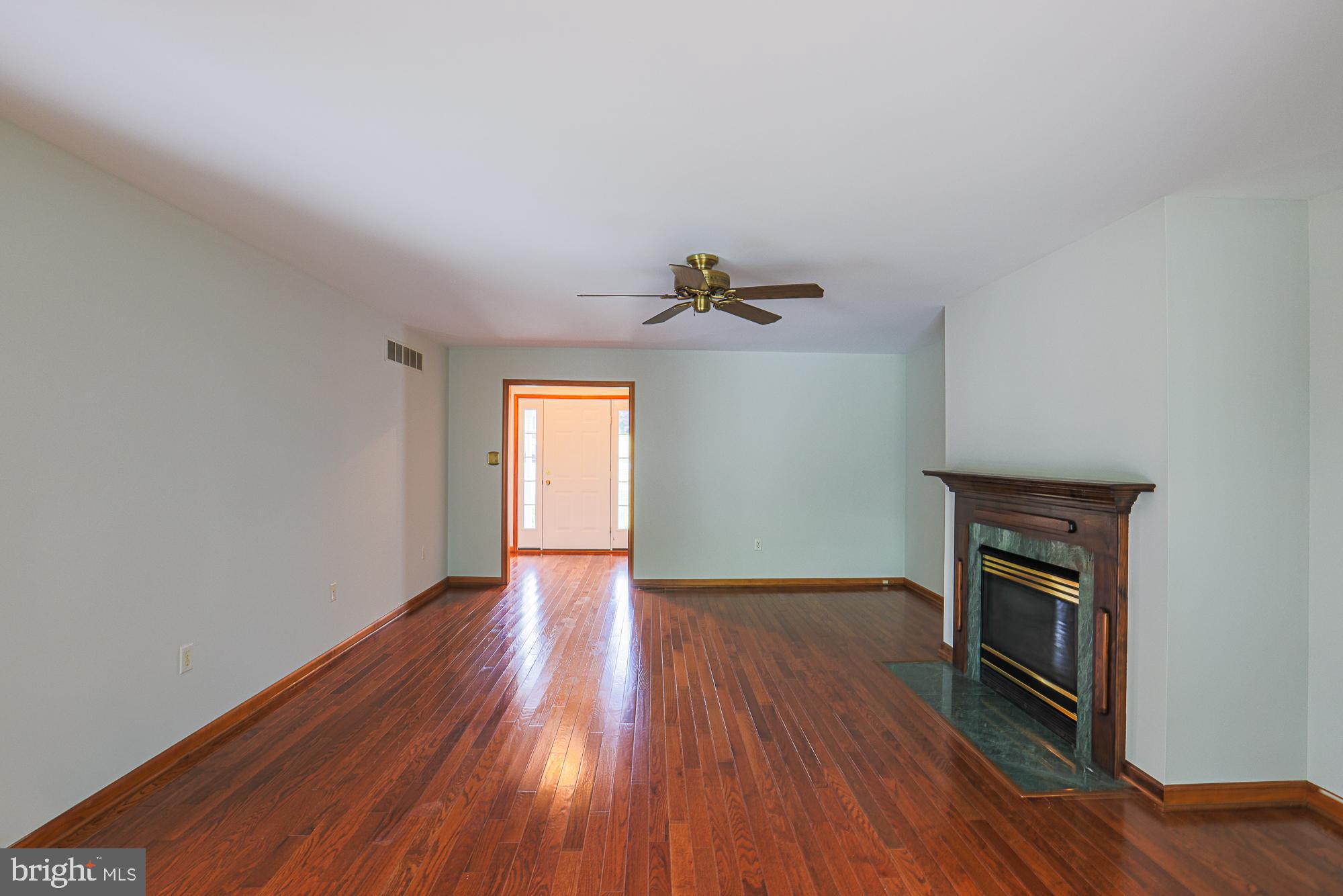 COACH & FOUR - Residential