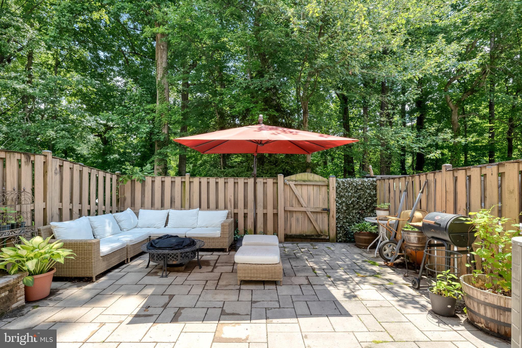 STRATHMEADE SQUARE - Residential