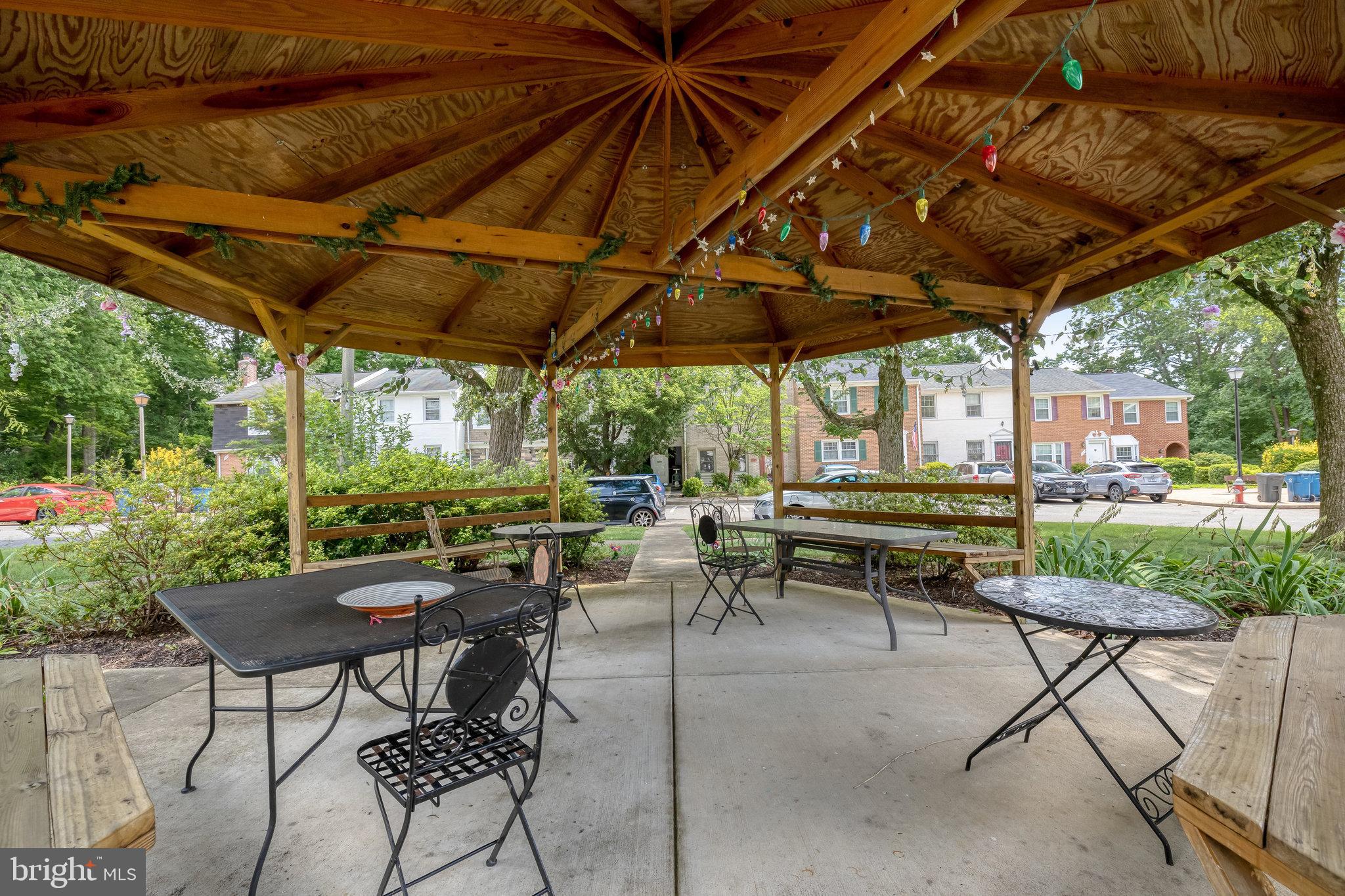 STRATHMEADE SQUARE - Residential