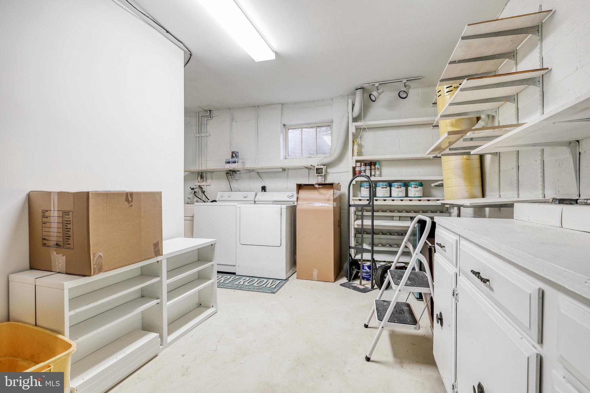 STRATHMEADE SQUARE - Residential