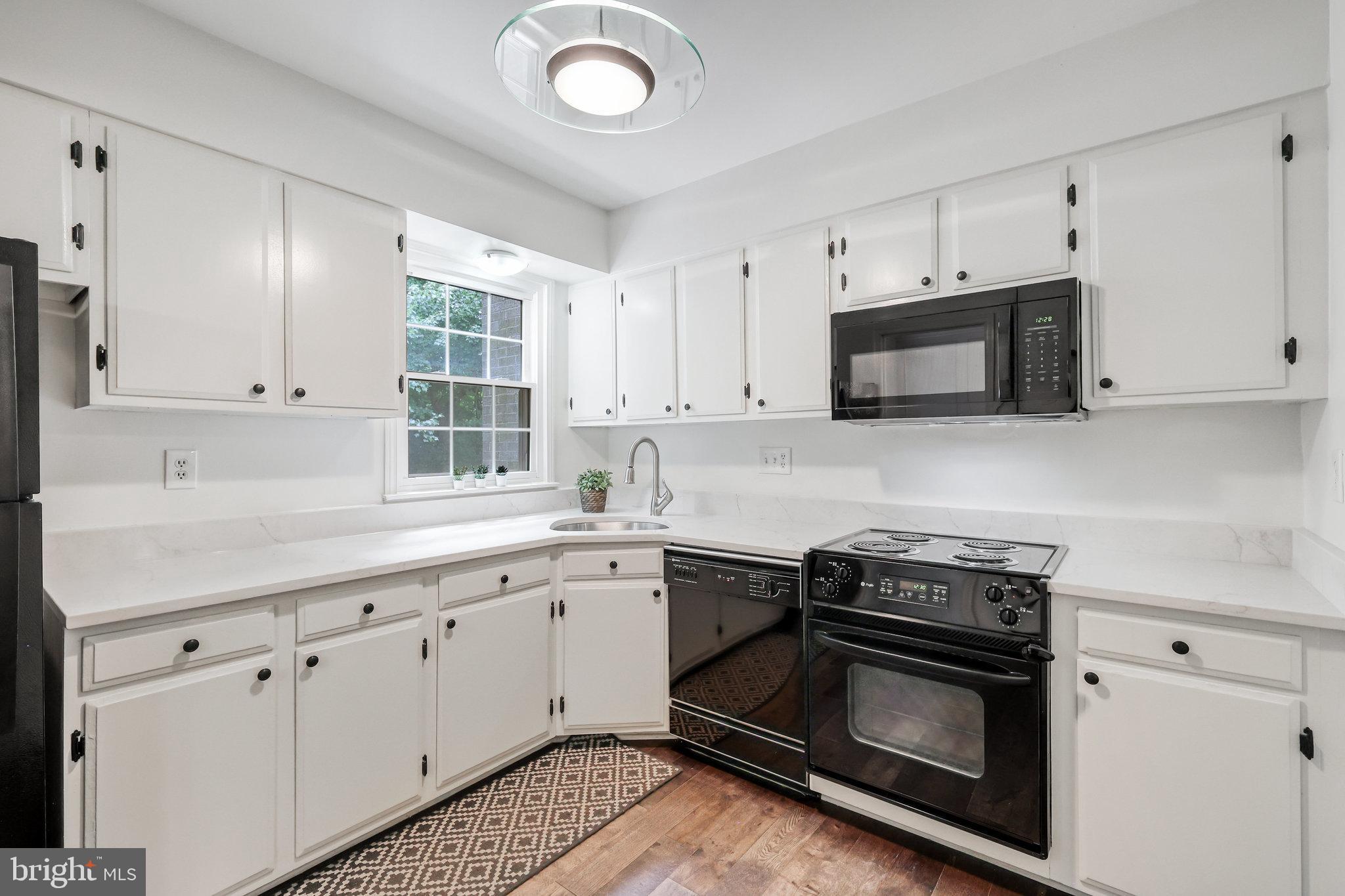 STRATHMEADE SQUARE - Residential