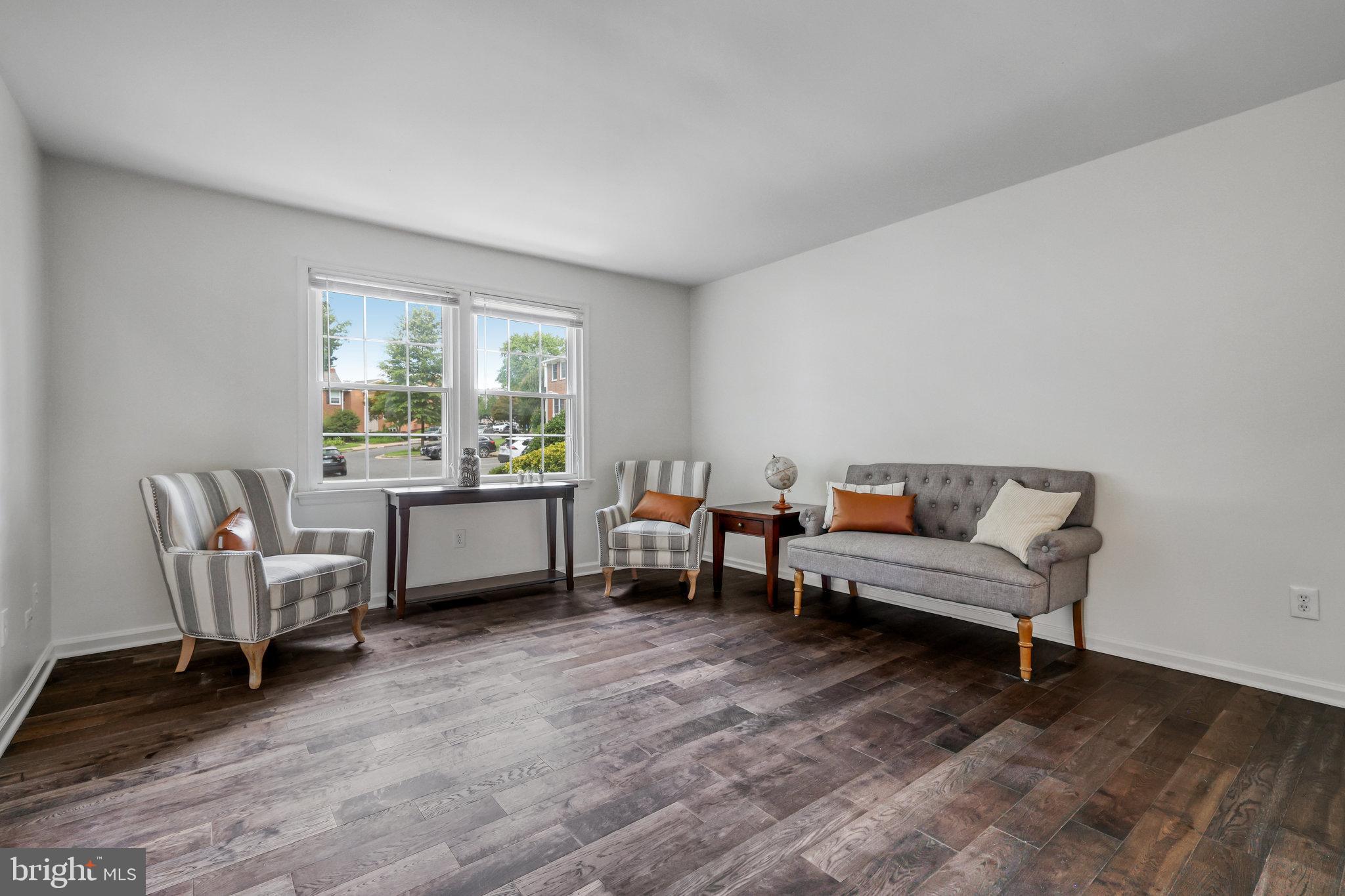 STRATHMEADE SQUARE - Residential