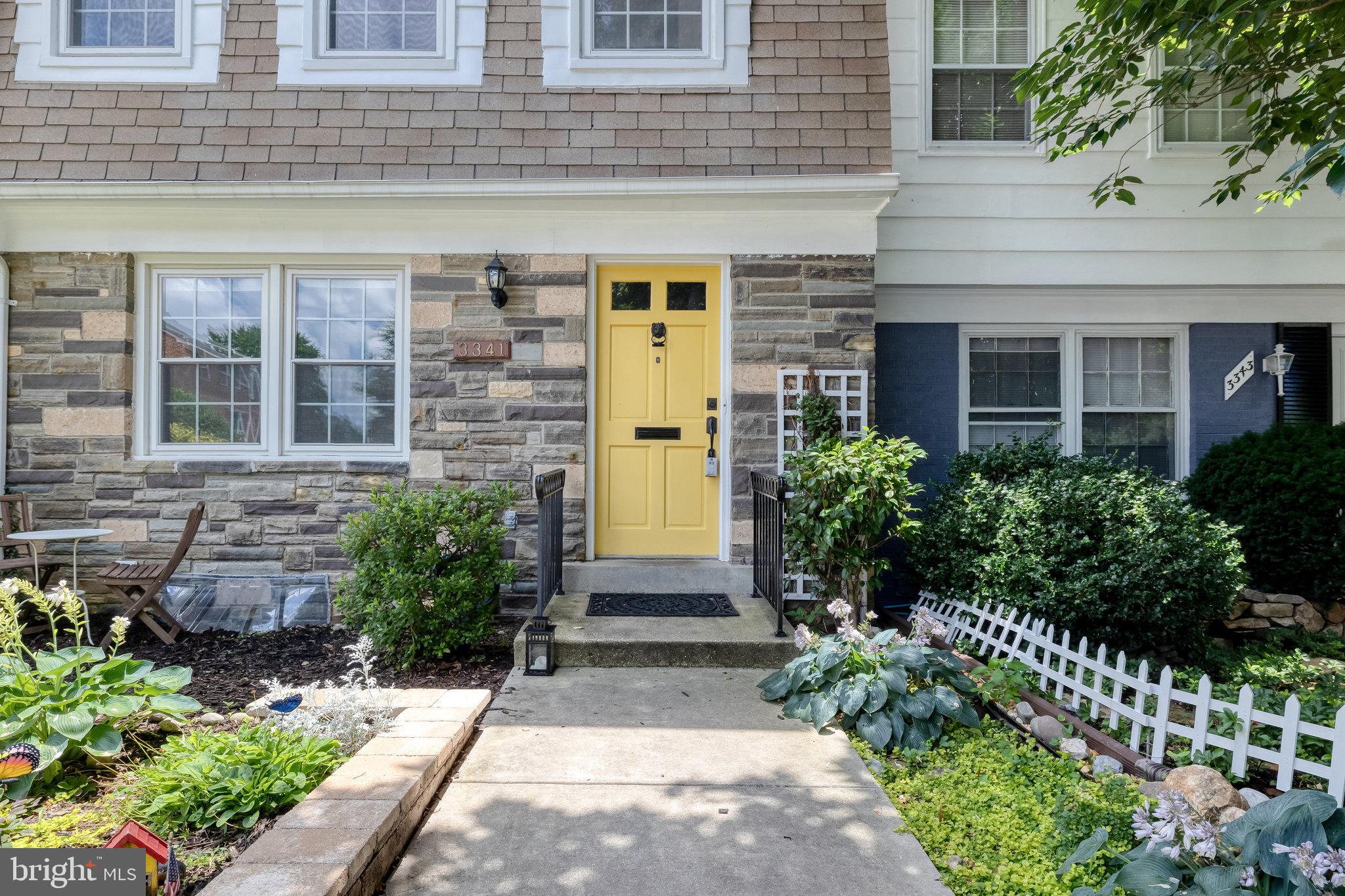STRATHMEADE SQUARE - Residential